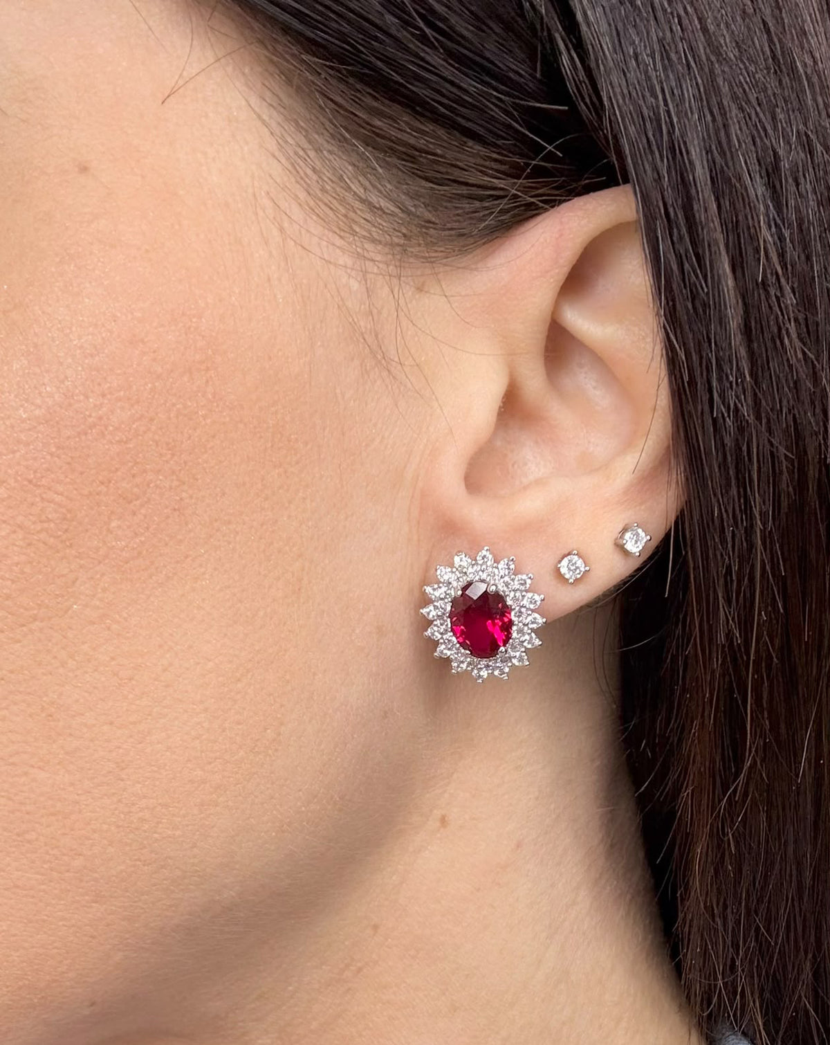 ORECCHINI IN ORO BIANCO 18 KT (750) CON PIETRA ROSSA E ZIRCONI