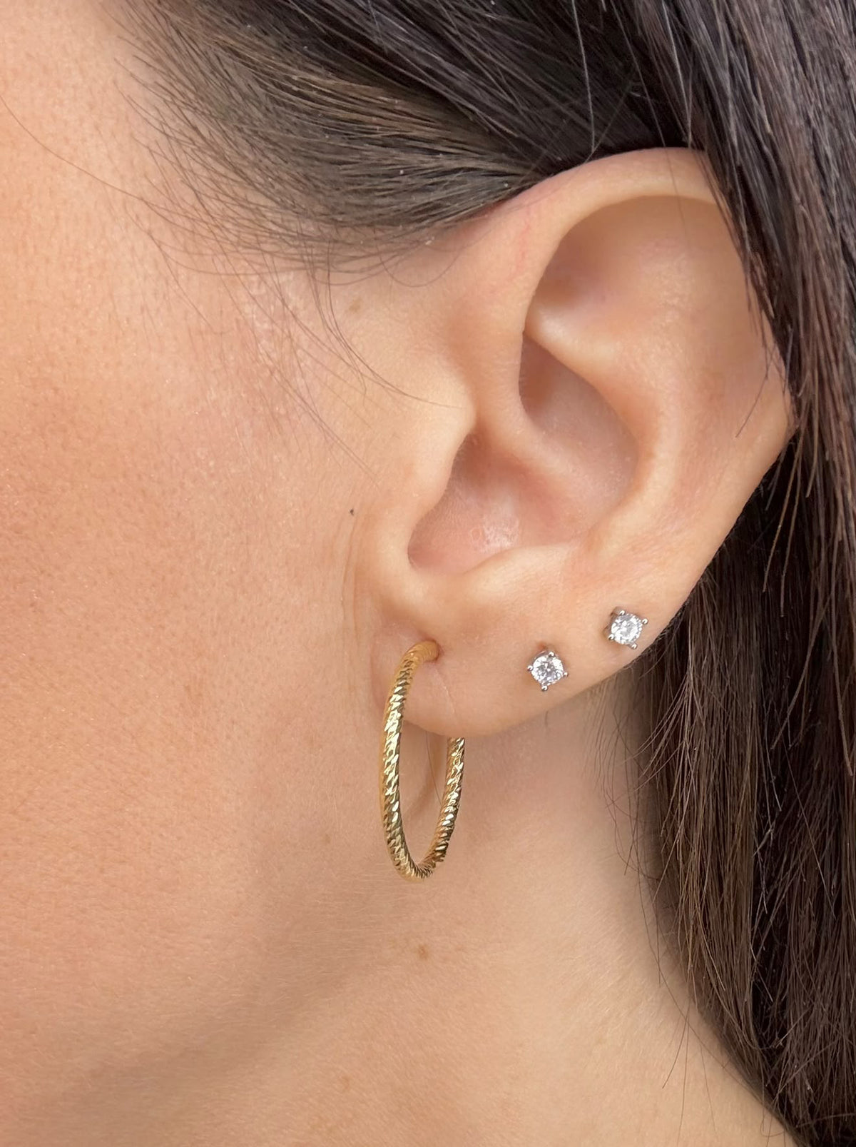 ORECCHINI A CERCHIO LAVORATI IN ORO GIALLO 18 KT (750)