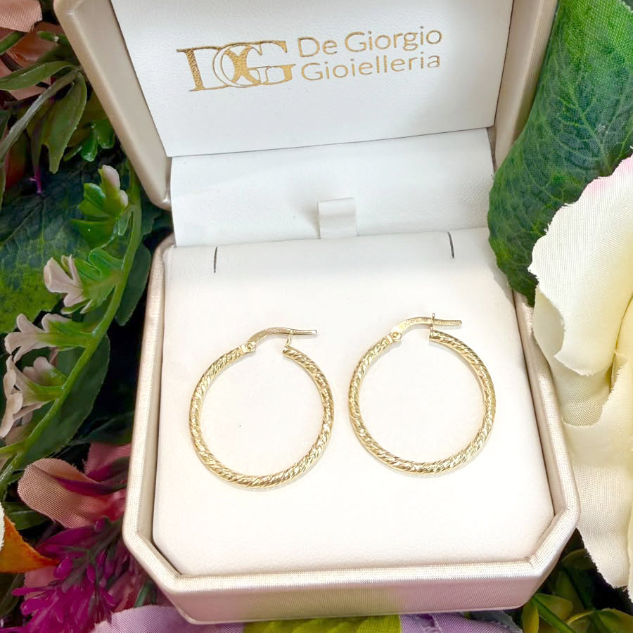 ORECCHINI A CERCHIO LAVORATI IN ORO GIALLO 18 KT (750)