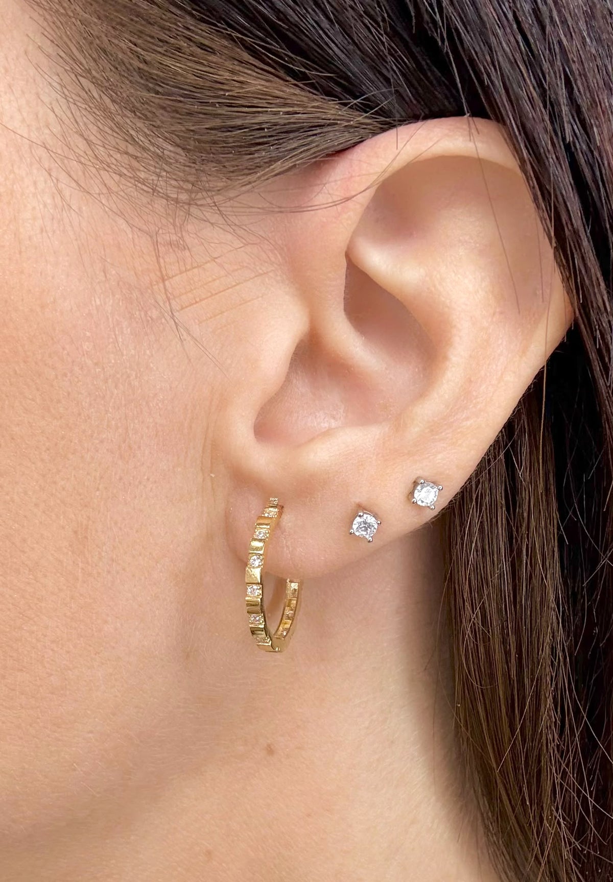 ORECCHINI A CERCHIO CON ZIRCONI IN ORO GIALLO 18 KT (750)