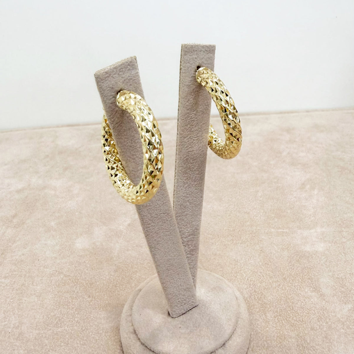 ORECCHINI A CERCHIO SFACCETTATI IN ORO GIALLO 18 KT (750)
