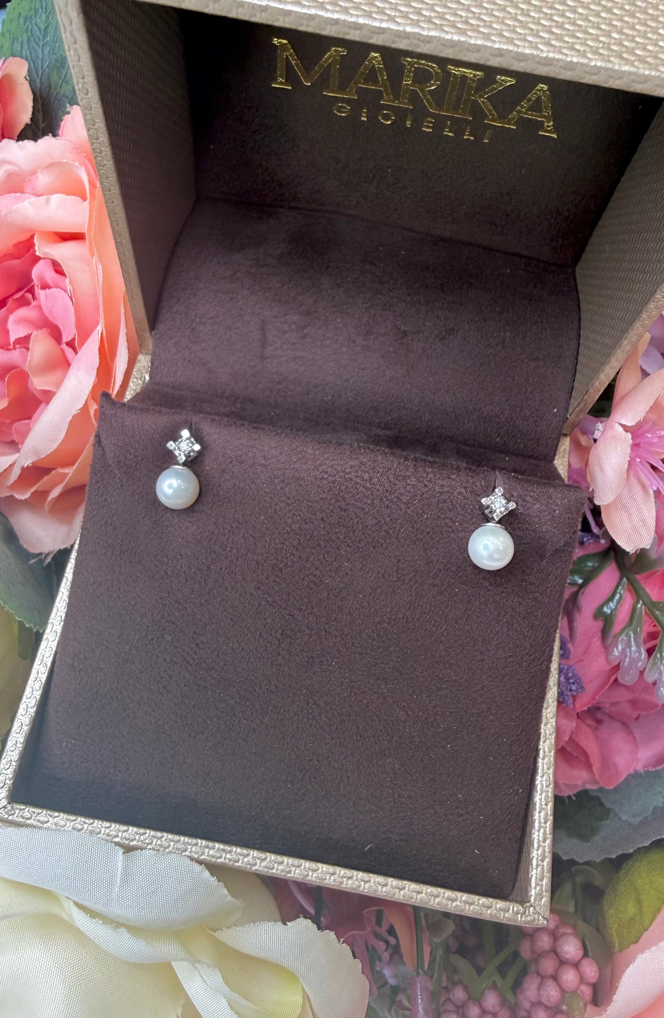 ORECCHINI IN ORO BIANCO 18KT CON DIAMANTI E PERLE