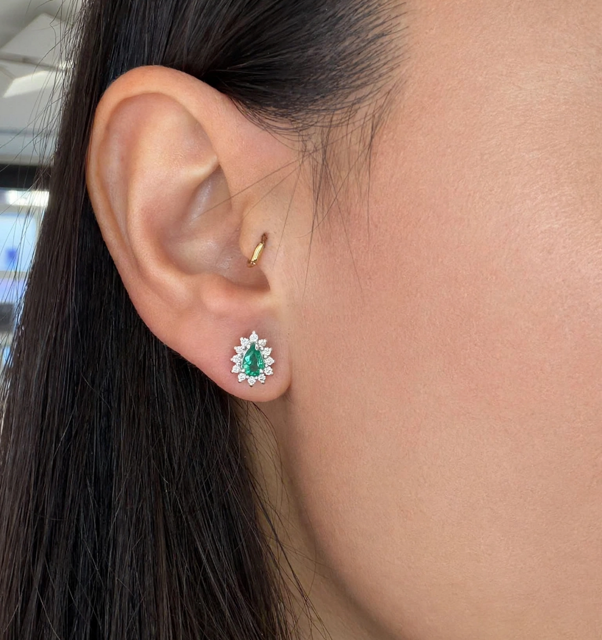 ORECCHINI GOCCIA IN ORO BIANCO 18KT CON DIAMANTI E SMERALDI