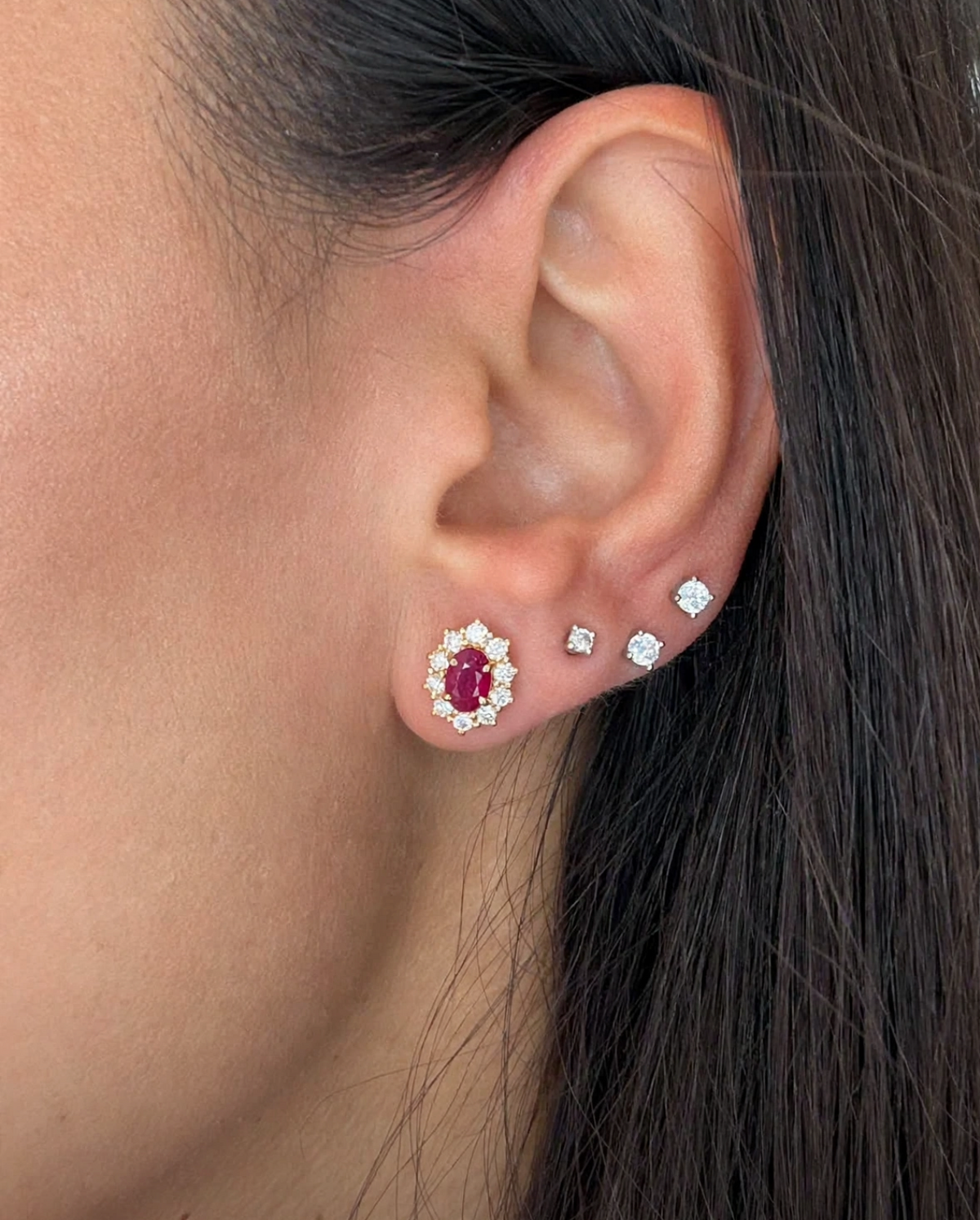 ORECCHINI OVALI IN ORO ROSA 18 CARATI CON DIAMANTI E RUBINI