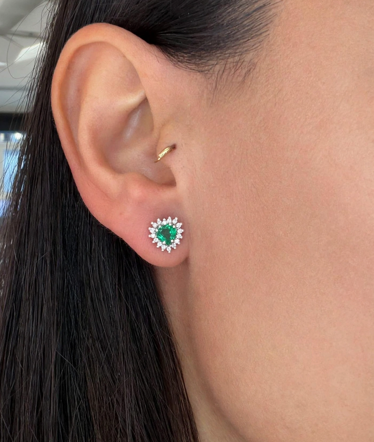 ORECCHINI CUORE IN ORO BIANCO 18KT CON DIAMANTI E SMERALDI
