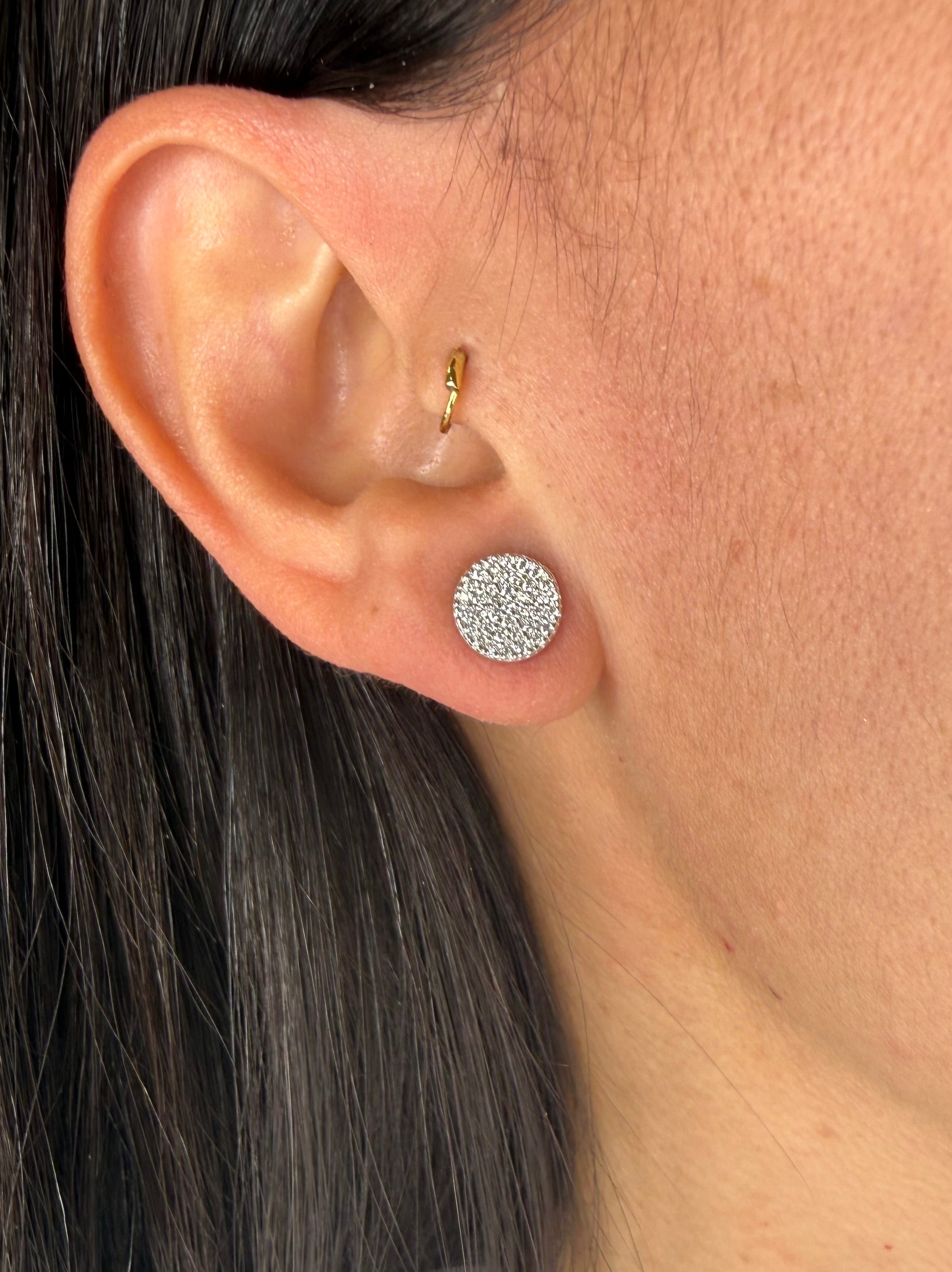 ORECCHINI TONDI CON ZIRCONI PAVÉ IN ARGENTO 925