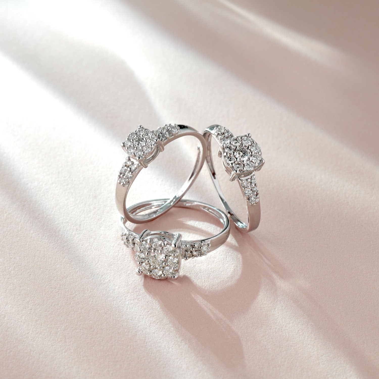 ANELLO IN ORO BIANCO 18 CARATI CON DIAMANTI TAGLIO BRILLANTE