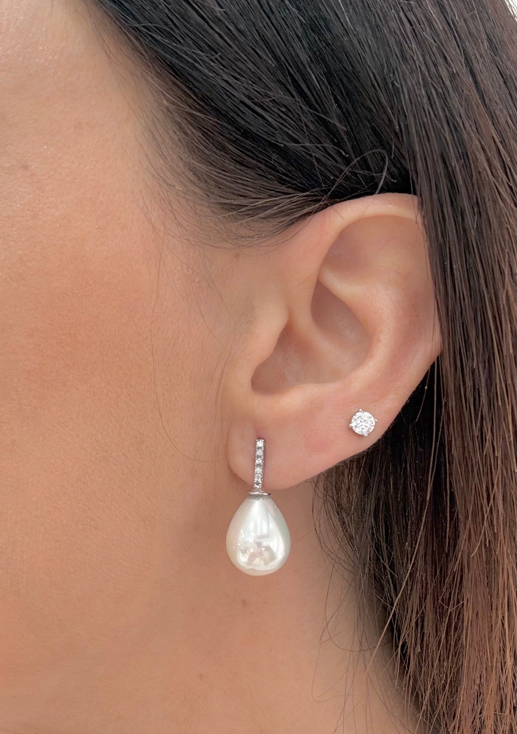 ORECCHINI IN ORO BIANCO 18KT CON DIAMANTI E MADREPERLE