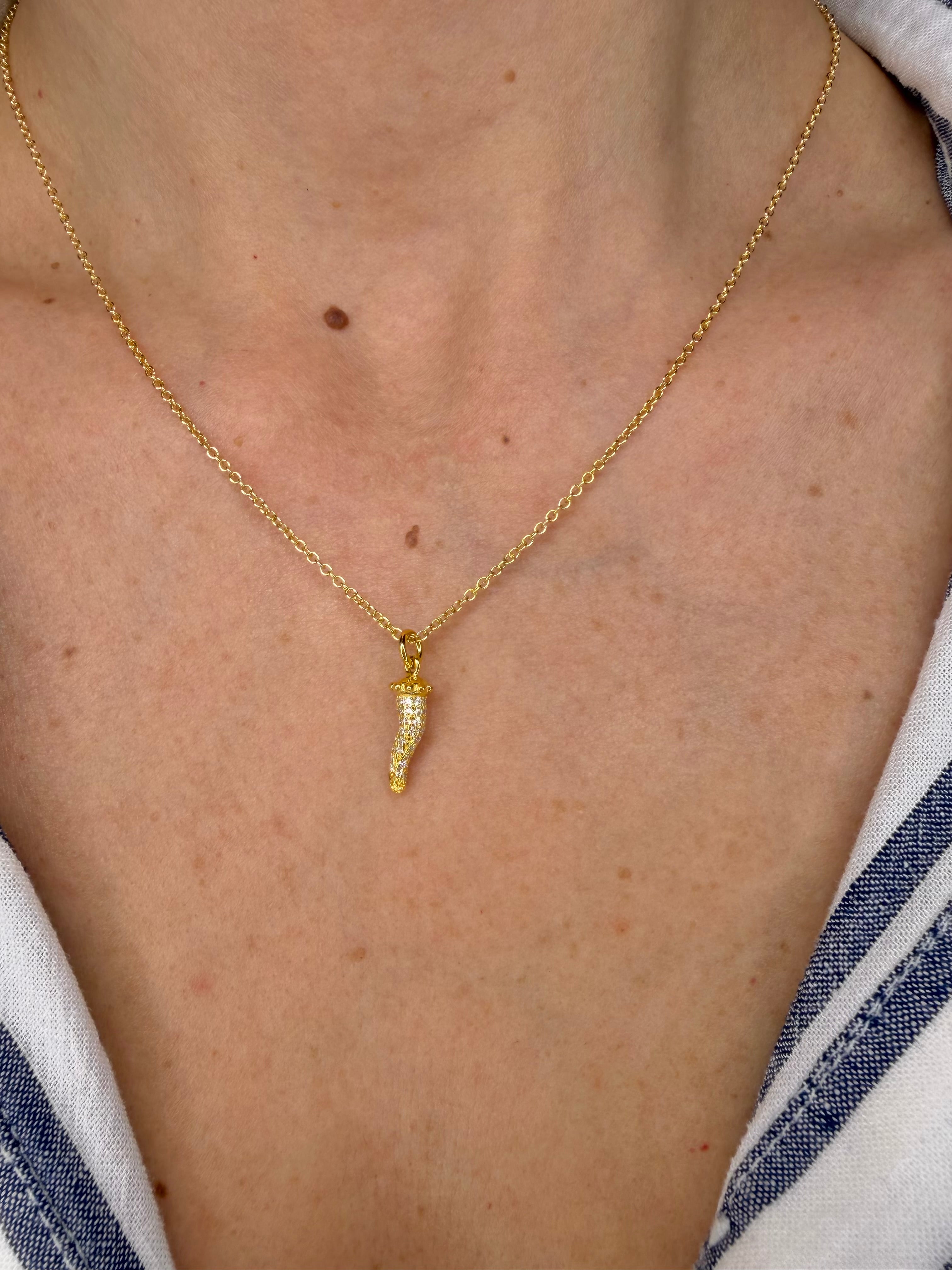 COLLANA CORNO CON ZIRCONI PAVÉ DORATA IN ARGENTO 925