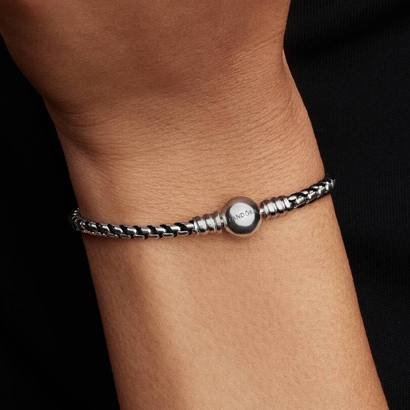 BRACCIALE PANDORA IN ARGENTO CON CORDA NERA INTRECCIATA