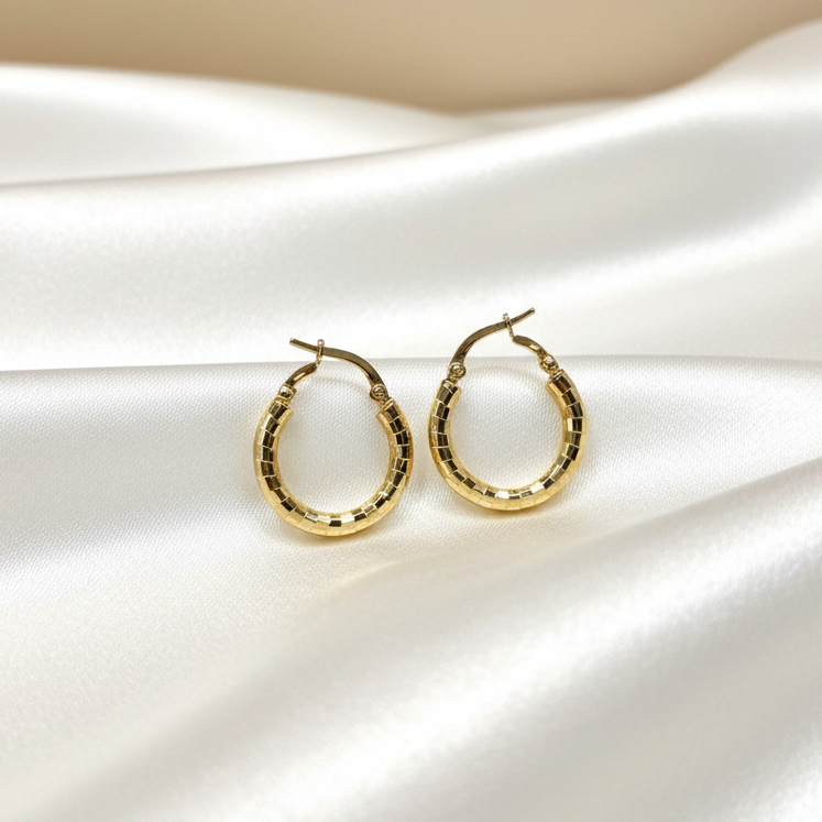 Orecchini a cerchio lavorati in oro giallo 18KT (750) – Made in Italy