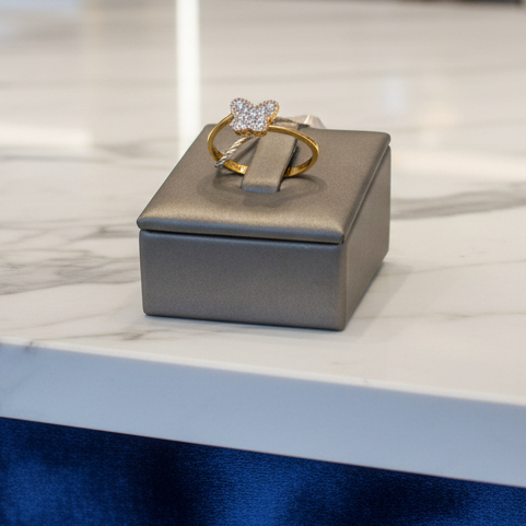 Anello farfalla pavé in oro giallo 18KT (750) con zirconi bianchi – Made in Italy