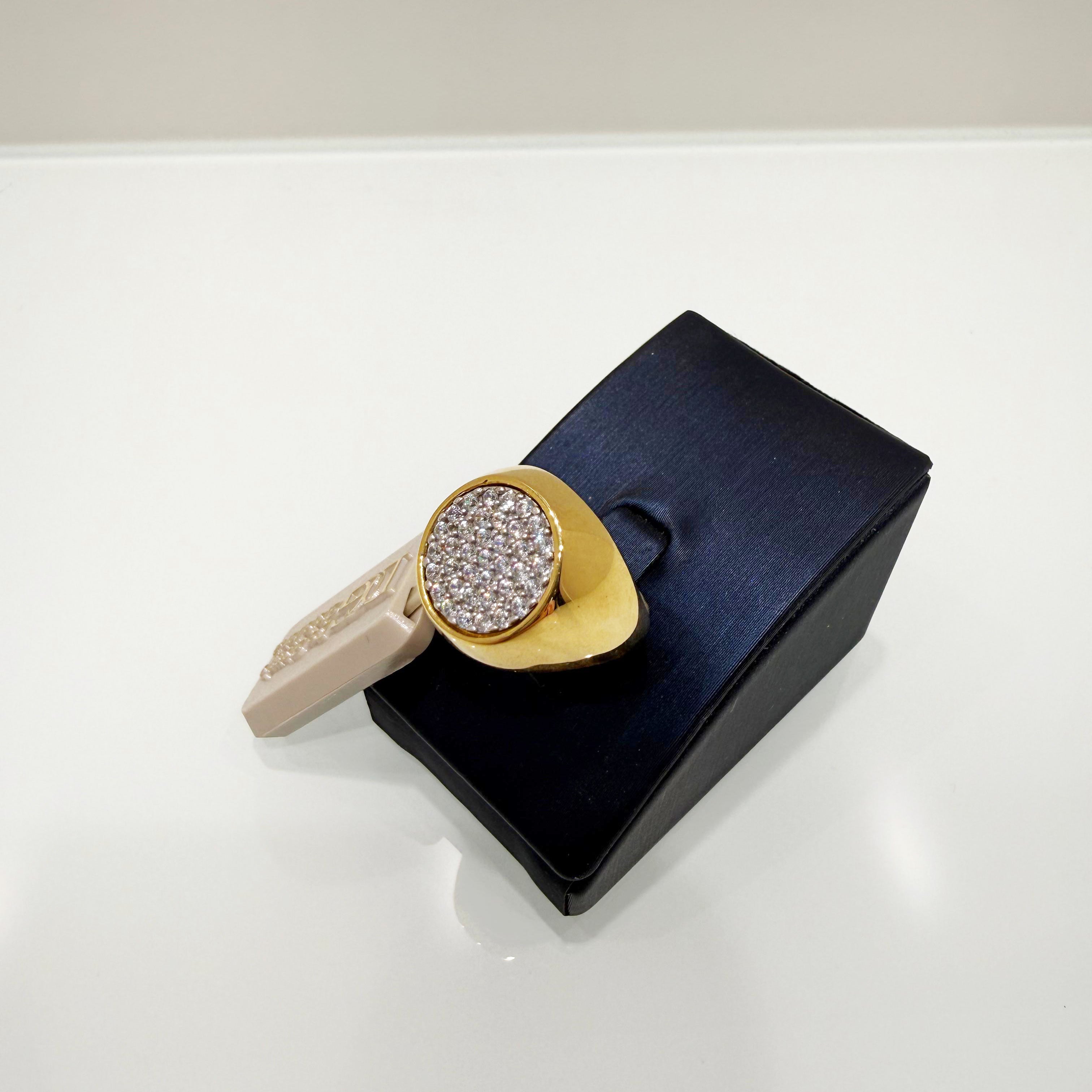 Anello chevalier con zirconi pavé in oro giallo 18KT (750) – Made in Italy