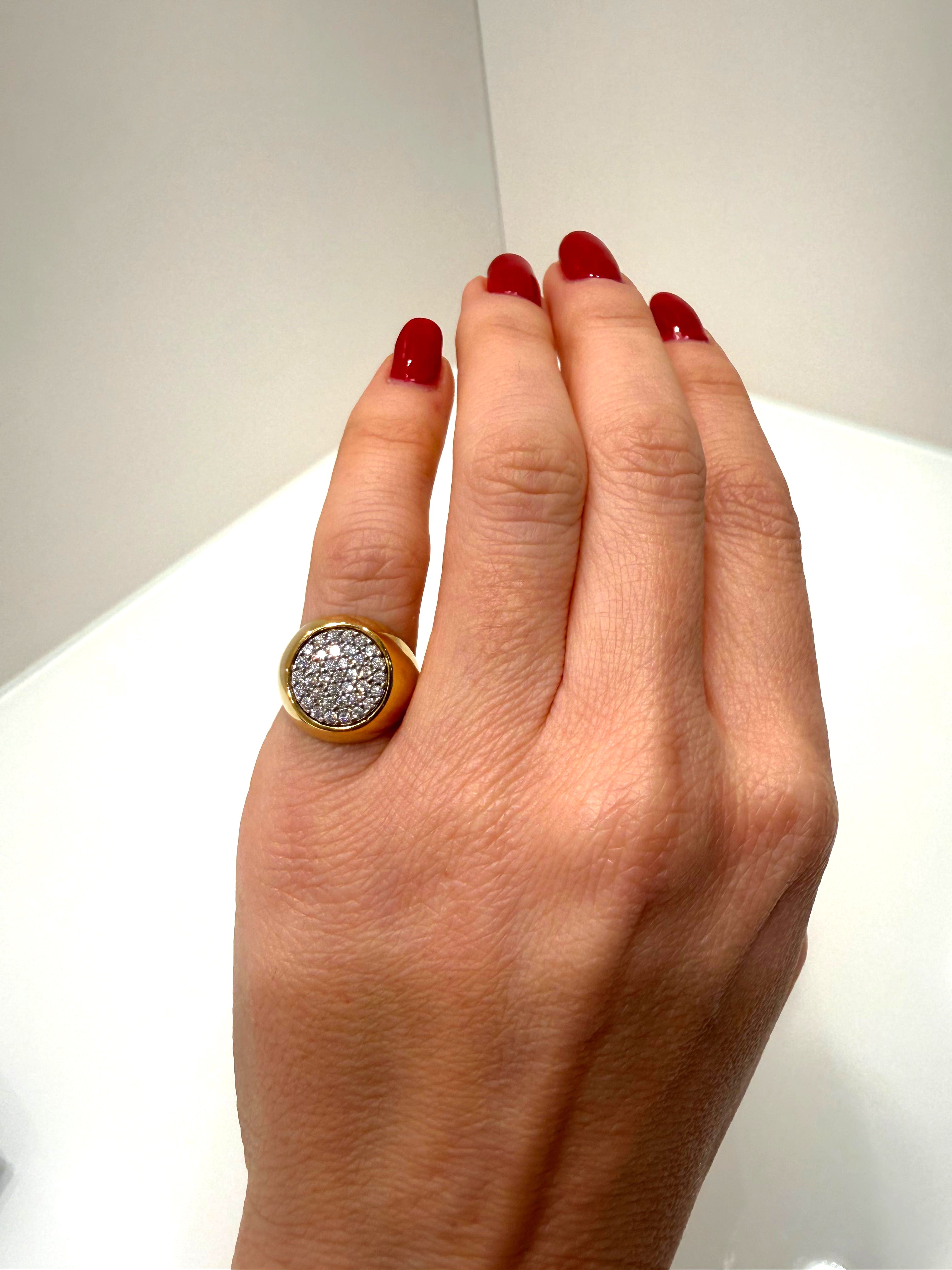 Anello chevalier con zirconi pavé in oro giallo 18KT (750) – Made in Italy