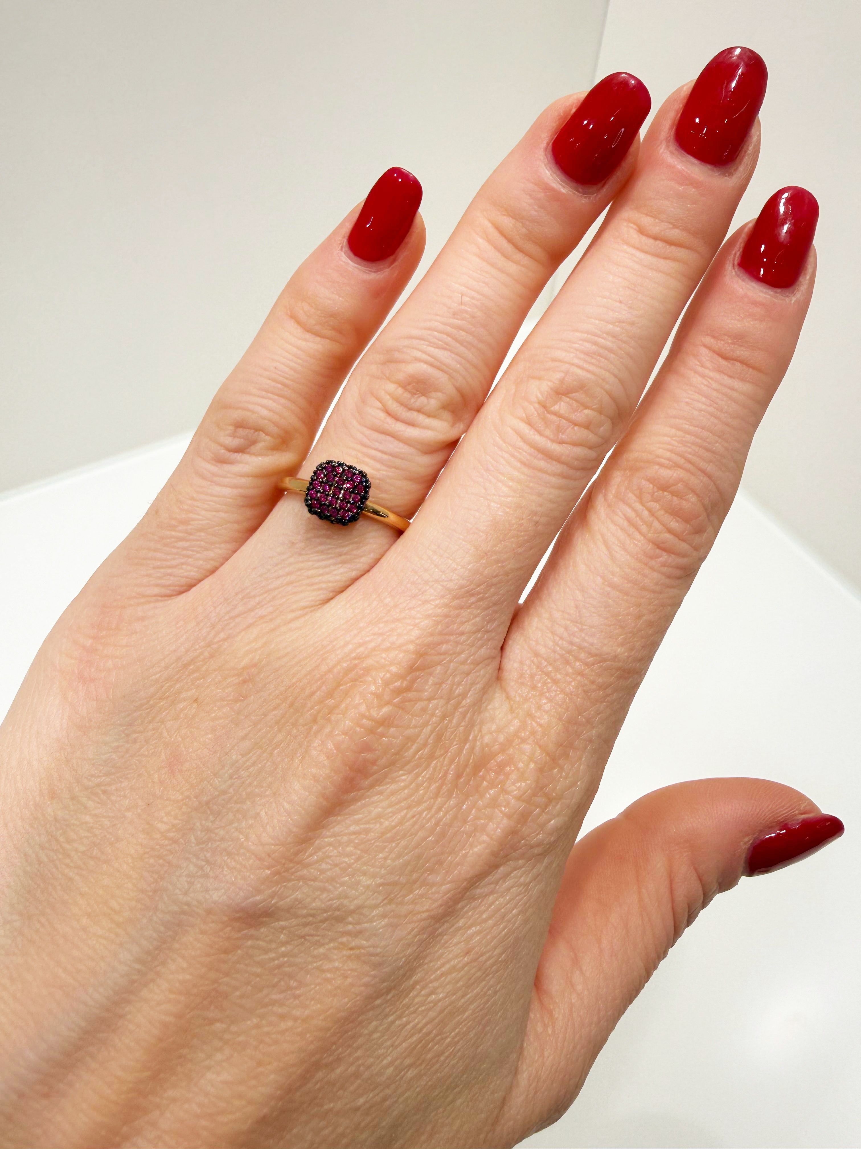 Anello con pavé di zirconi rossi in oro giallo 18KT (750) – Made in Italy