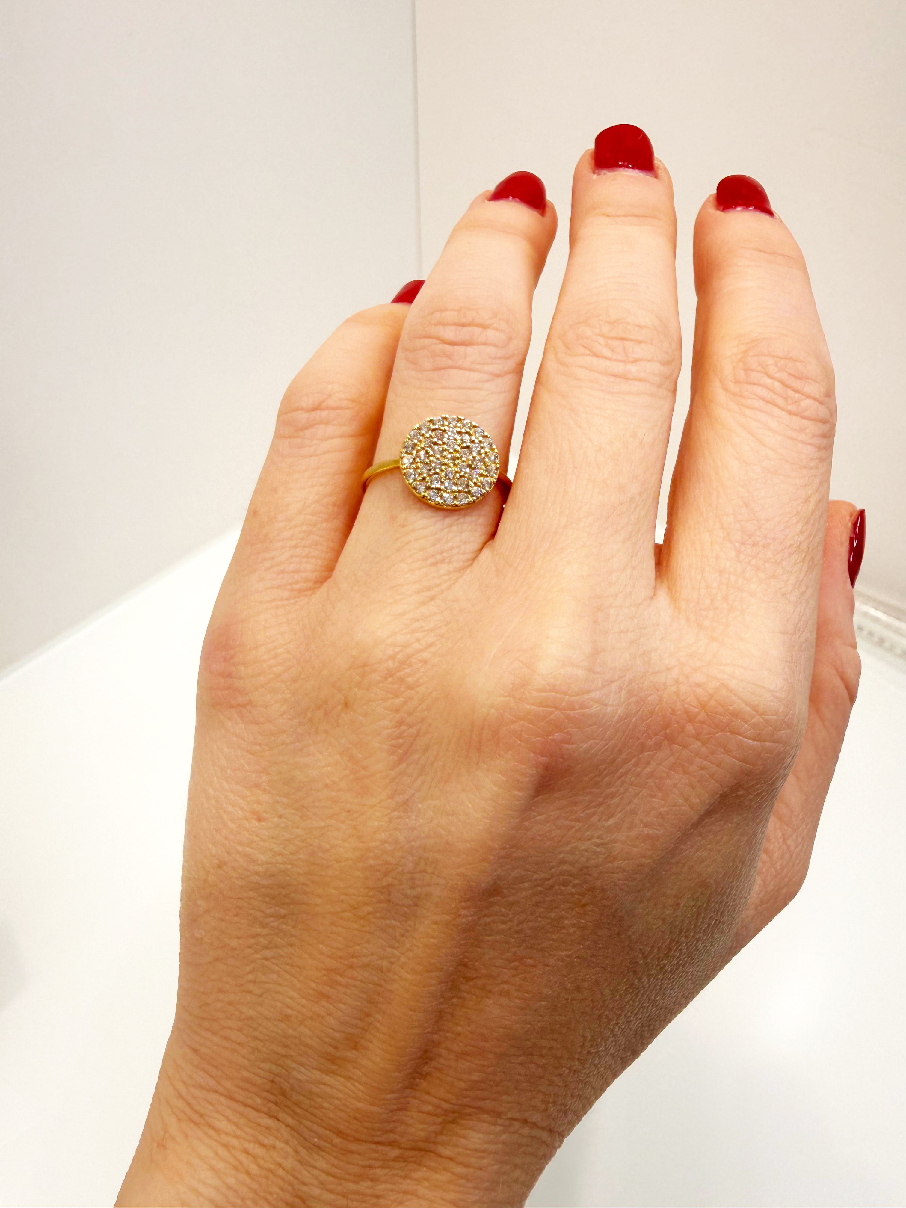 Anello tondo pavé in oro giallo 18KT (750) con zirconi bianchi – Made in Italy