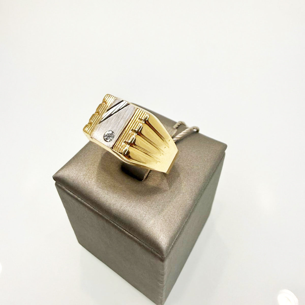 Anello uomo in oro giallo e bianco 18KT (750) – Made in Italy