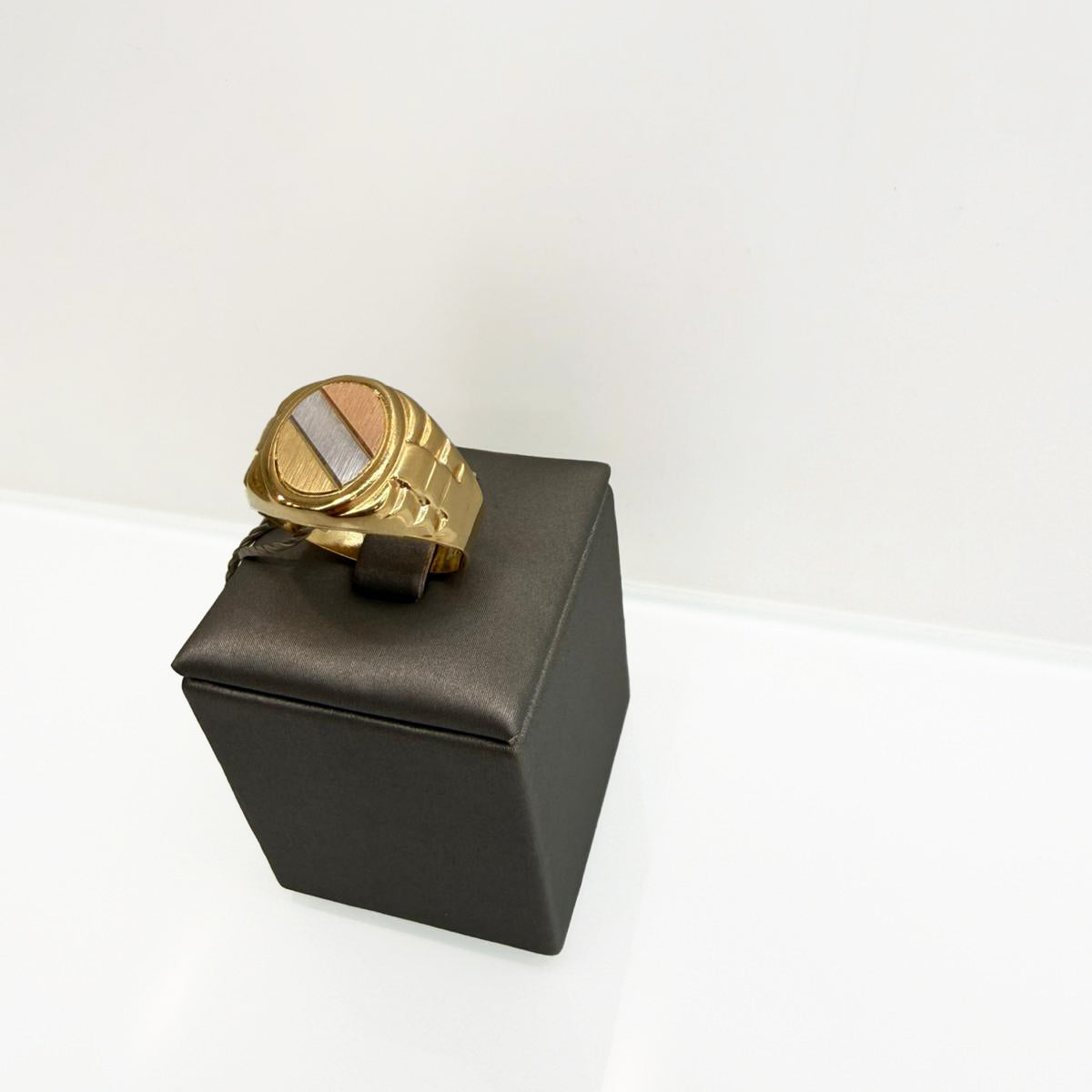 Anello uomo a chevalier in oro giallo 18KT (750) – Made in Italy