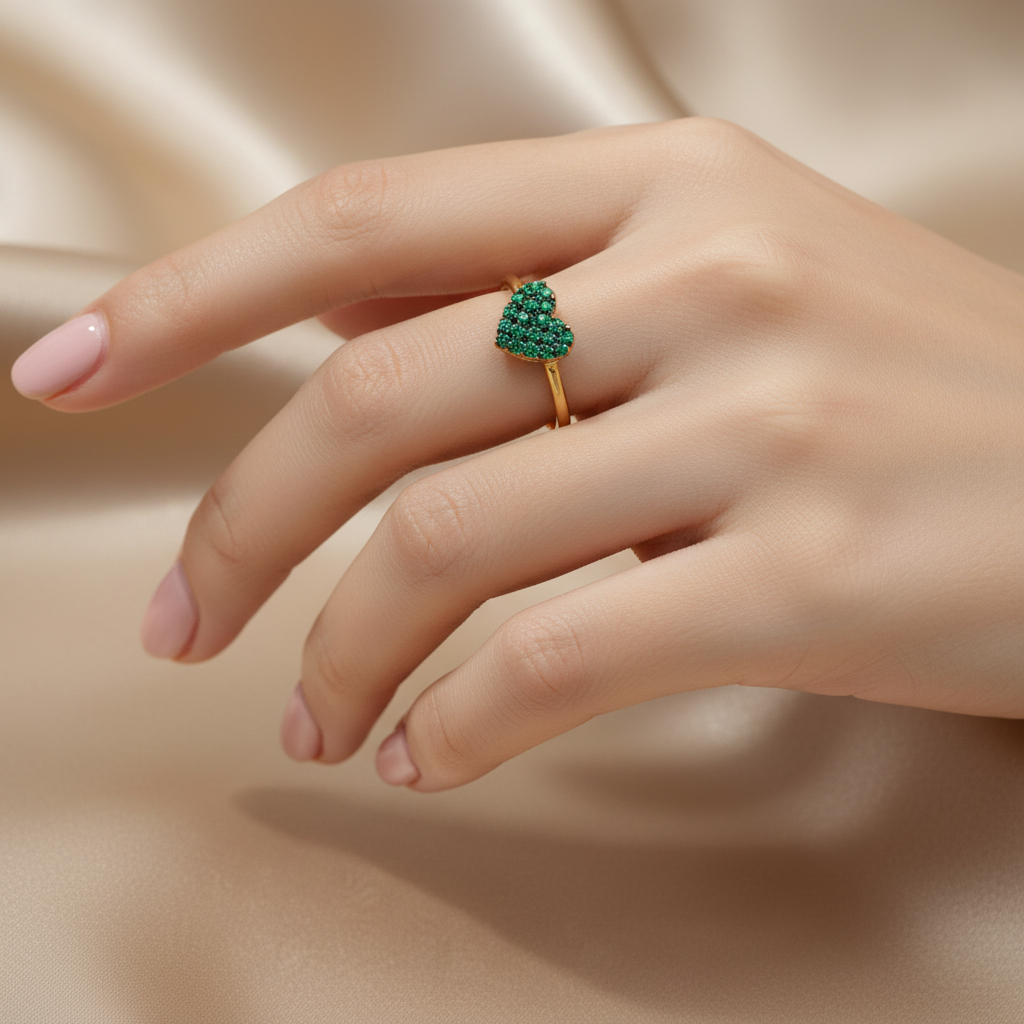 Anello in oro giallo 18KT (750) con cuore e zirconi verdi