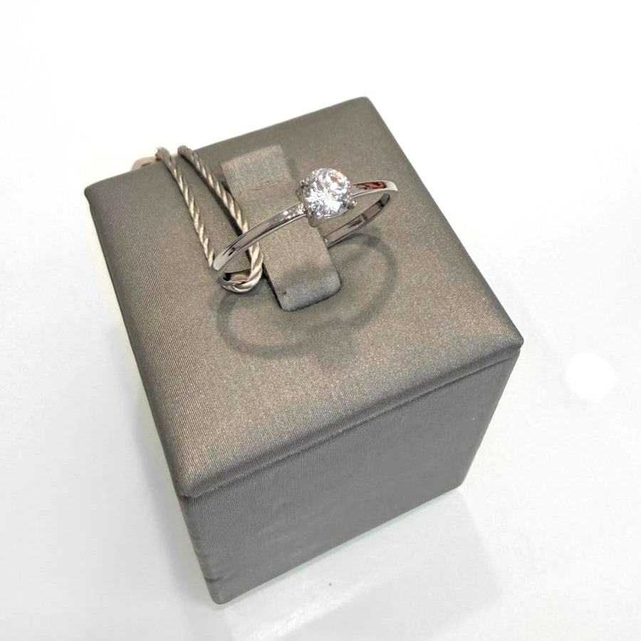 Anello Solitario con Zircone in Oro Bianco 18KT (750)