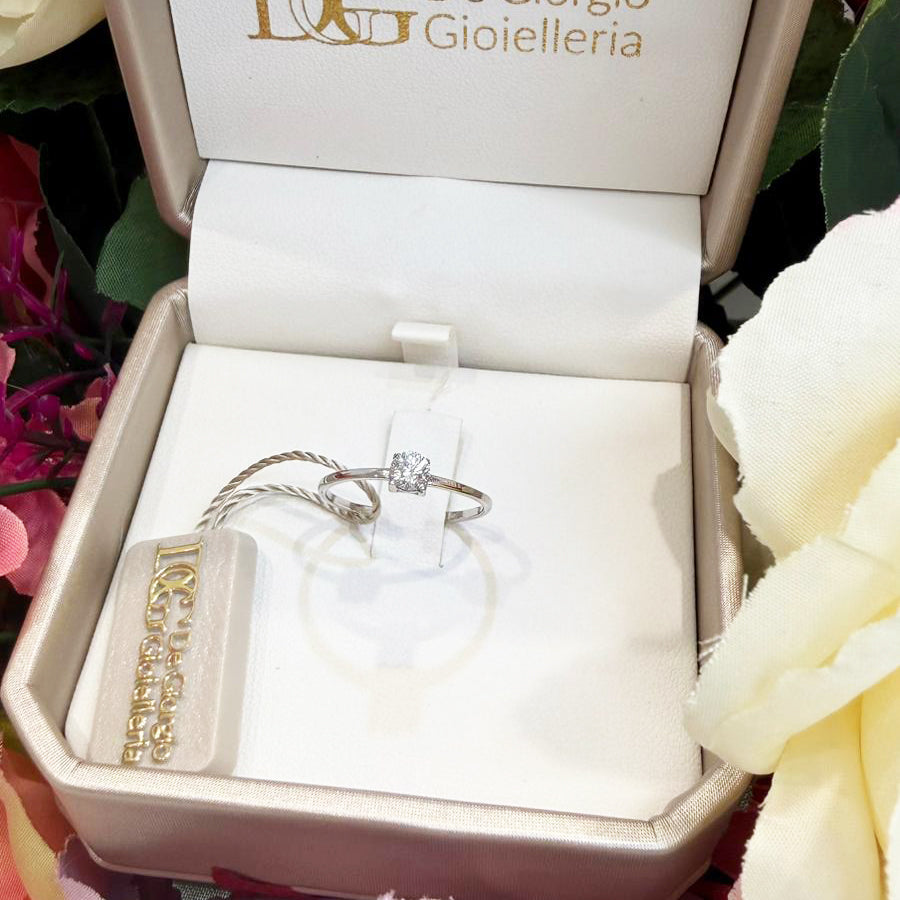 Anello Solitario con Zircone in Oro Bianco 18KT (750)