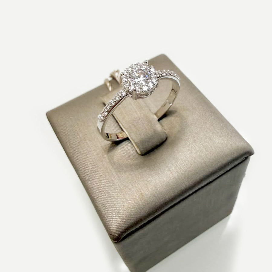 Anello Solitario Halo in Oro Bianco 18 KT con Zirconi