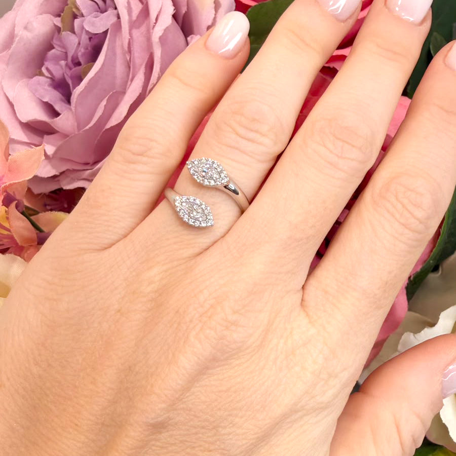 Anello Contrarié Navette con Zirconi in Oro Bianco 18 KT