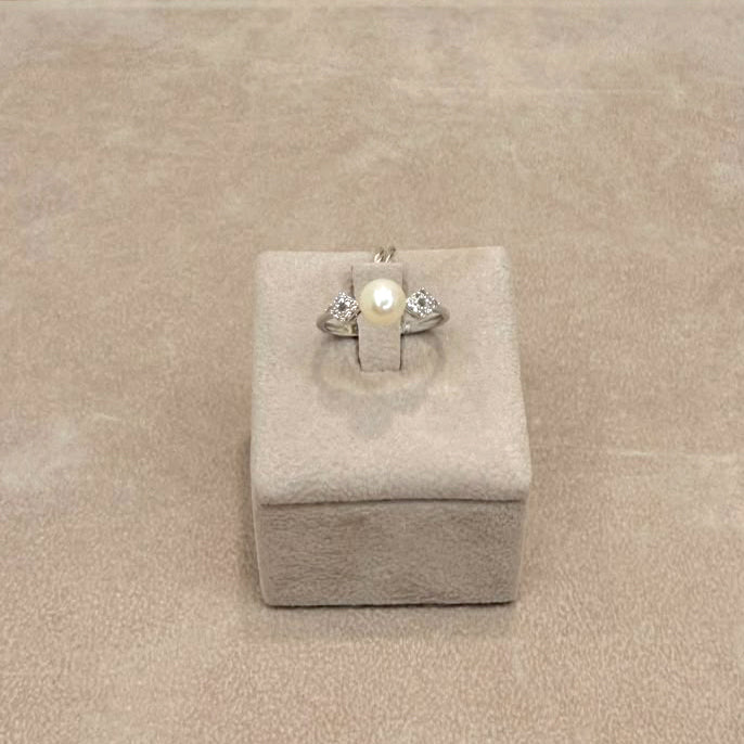 Anello con Perla e Zirconi in Oro Bianco 18 KT