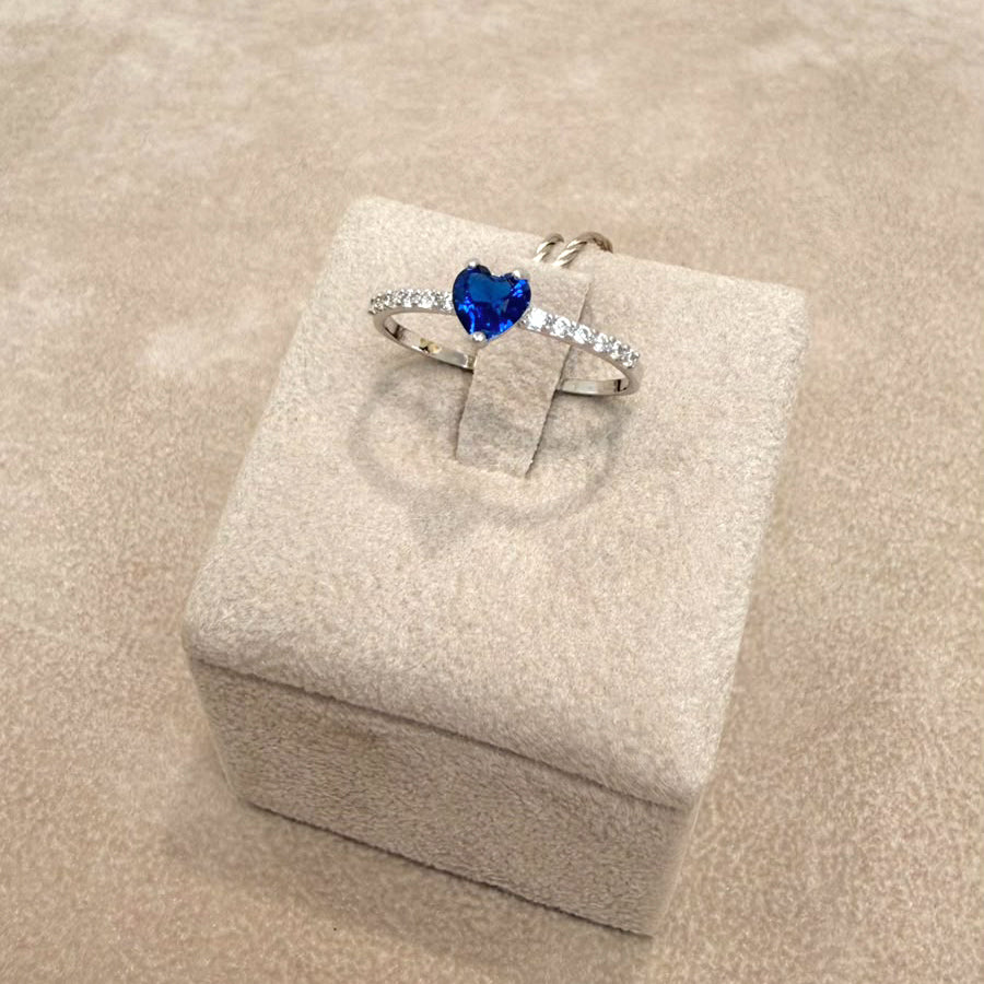 Anello Cuore Blu con Zirconi in Oro Bianco 18 KT