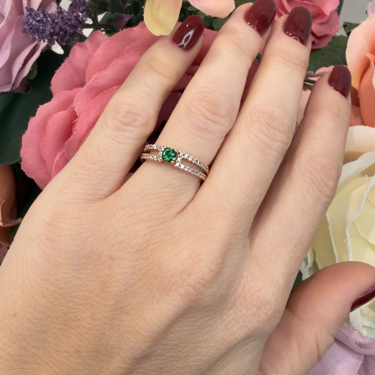 ANELLO IN ORO ROSA 18 KT (750) CON PIETRA VERDE E ZIRCONI