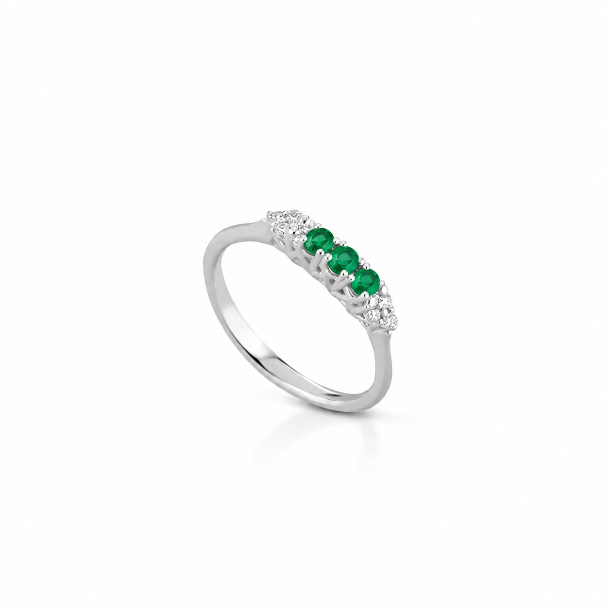 ANELLO TRILOGY IN ORO BIANCO 18KT CON DIAMANTI E SMERALDI