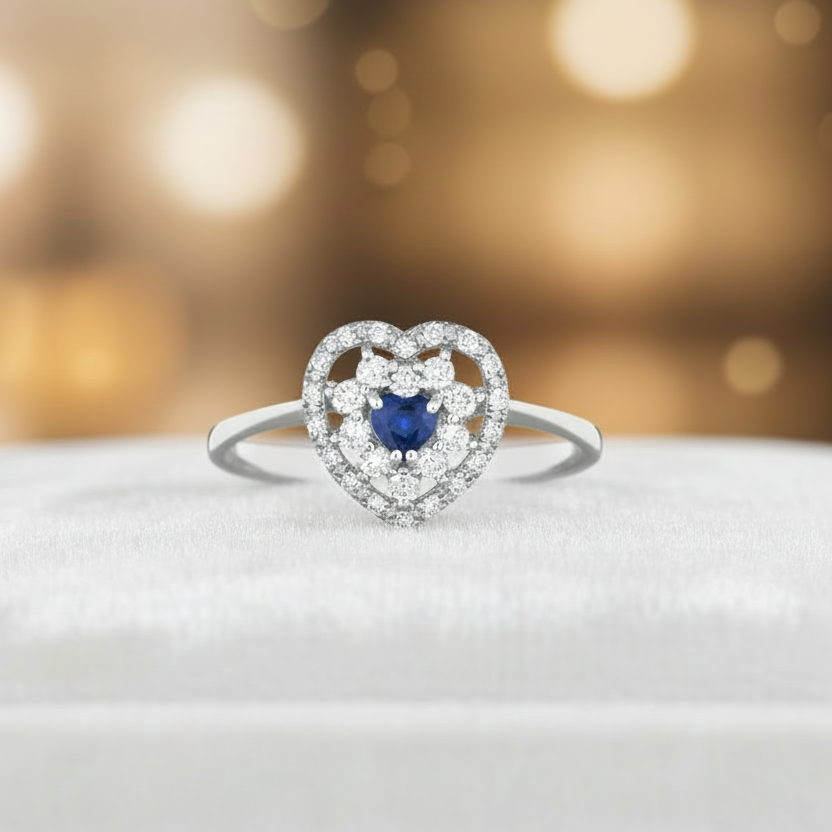 ANELLO CUORE IN ORO BIANCO 18KT CON DIAMANTI E ZAFFIRO