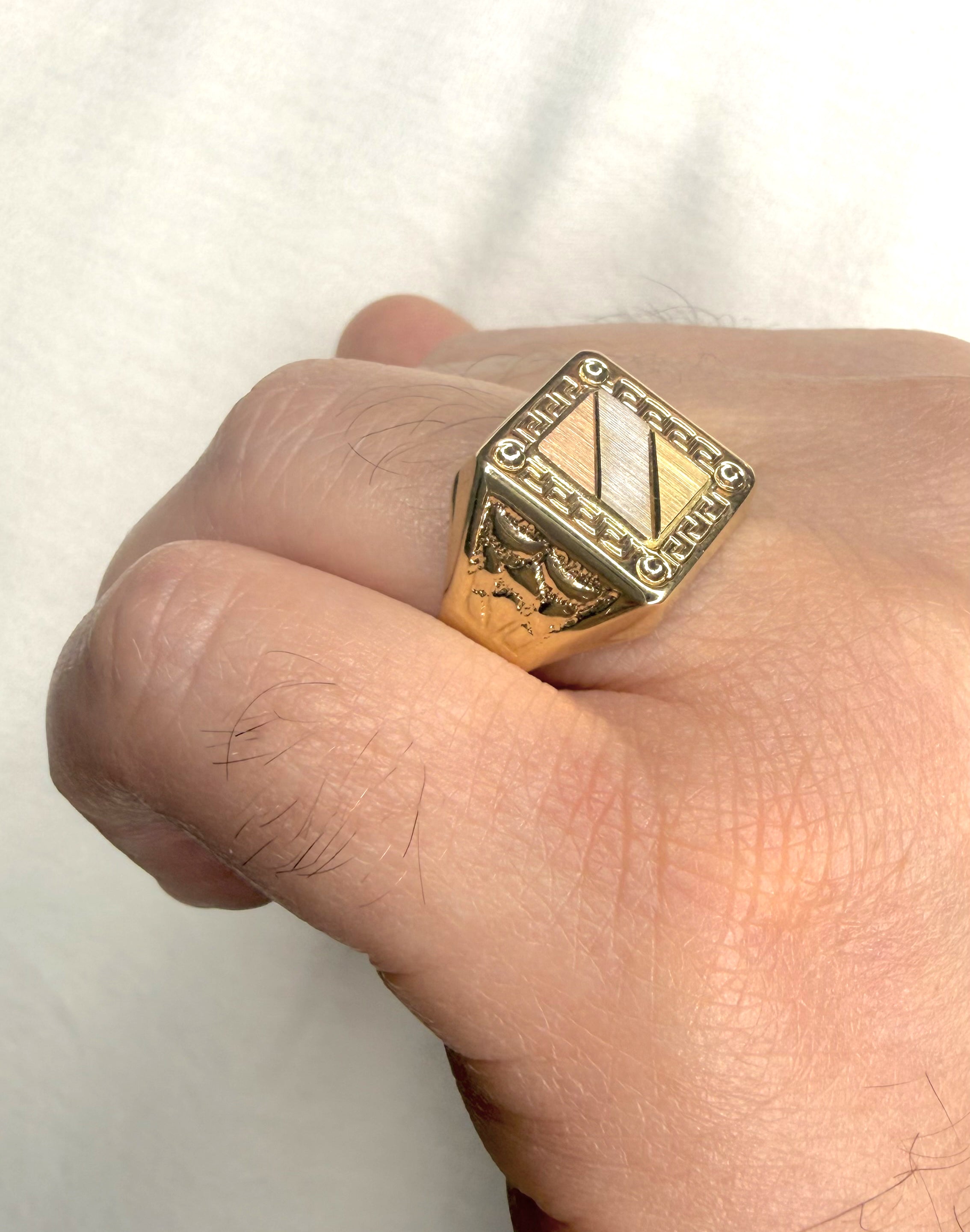 Anello Uomo Chevalier Greca Tricolore in Oro 18KT (750)