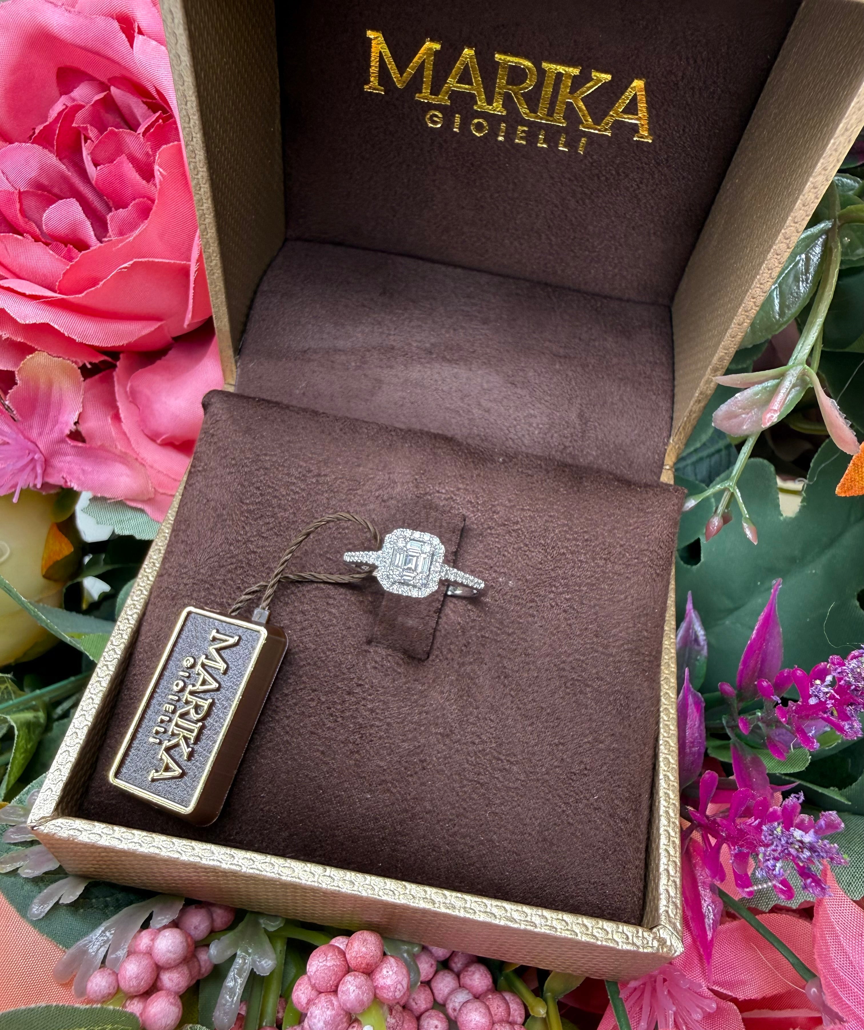 ANELLO IN ORO BIANCO 18 CARATI CON DIAMANTI E BAGUETTE