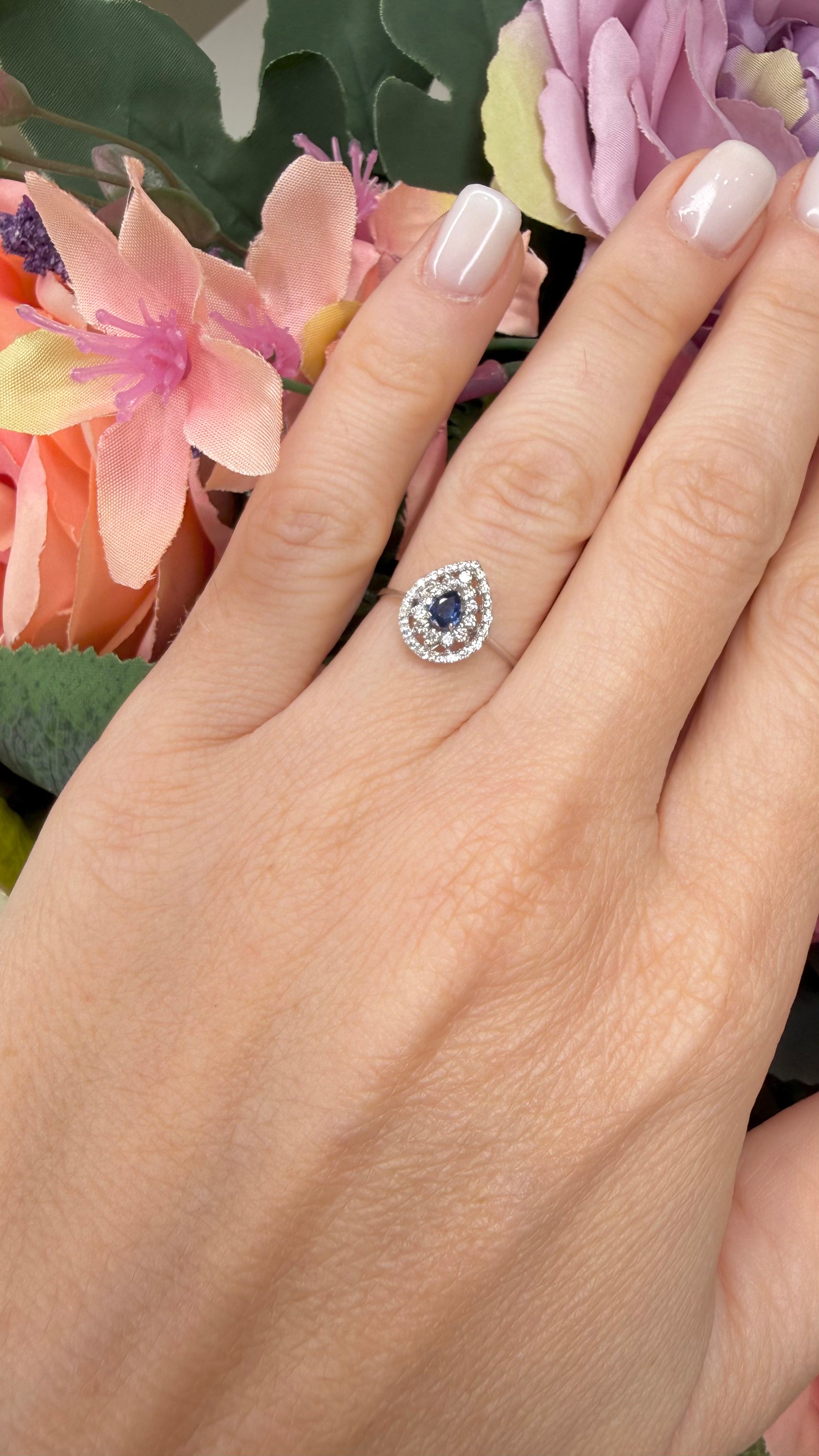 ANELLO GOCCIA IN ORO BIANCO 18KT CON DIAMANTI E ZAFFIRO