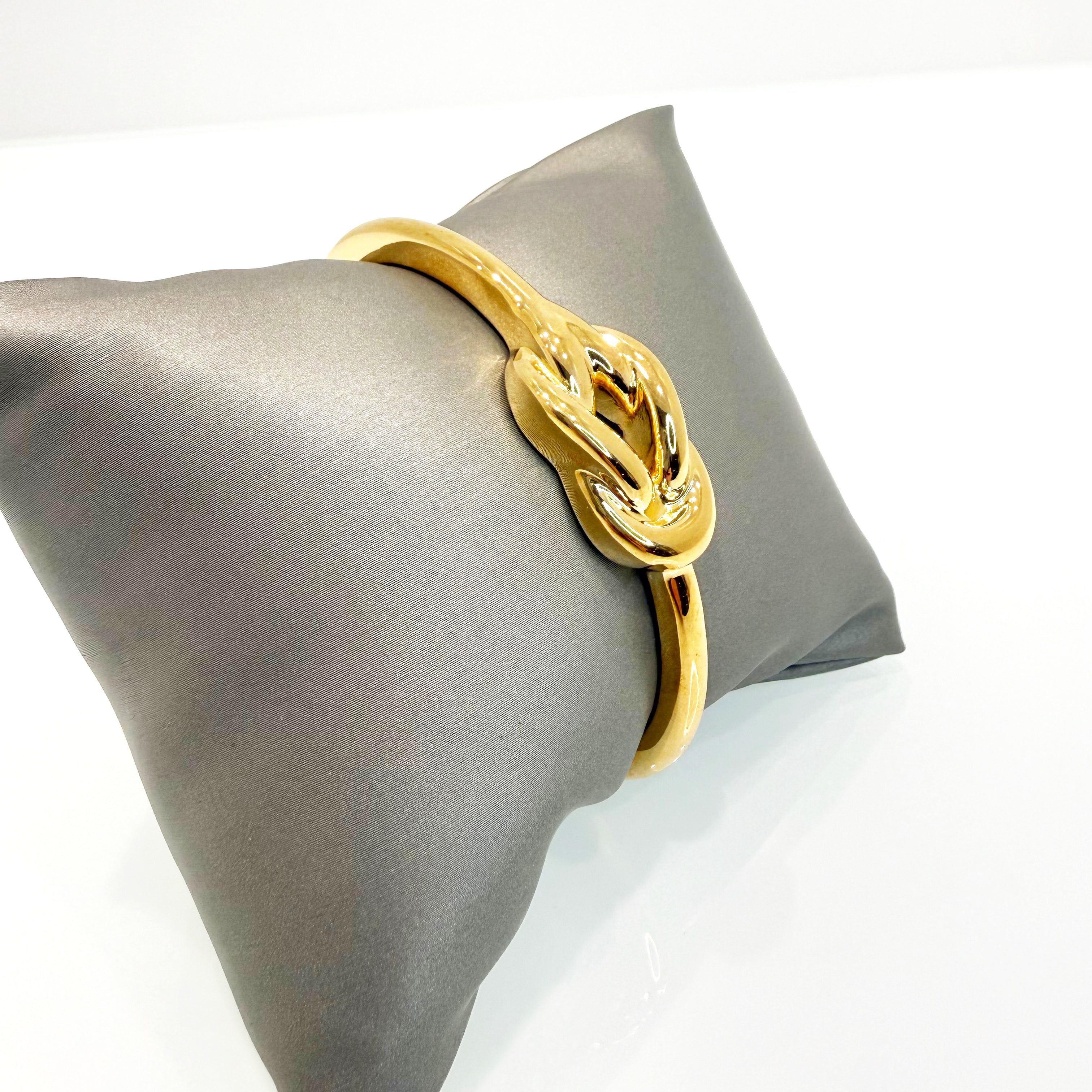 Bracciale rigido con nodo in oro giallo 18KT (750) – Made in Italy
