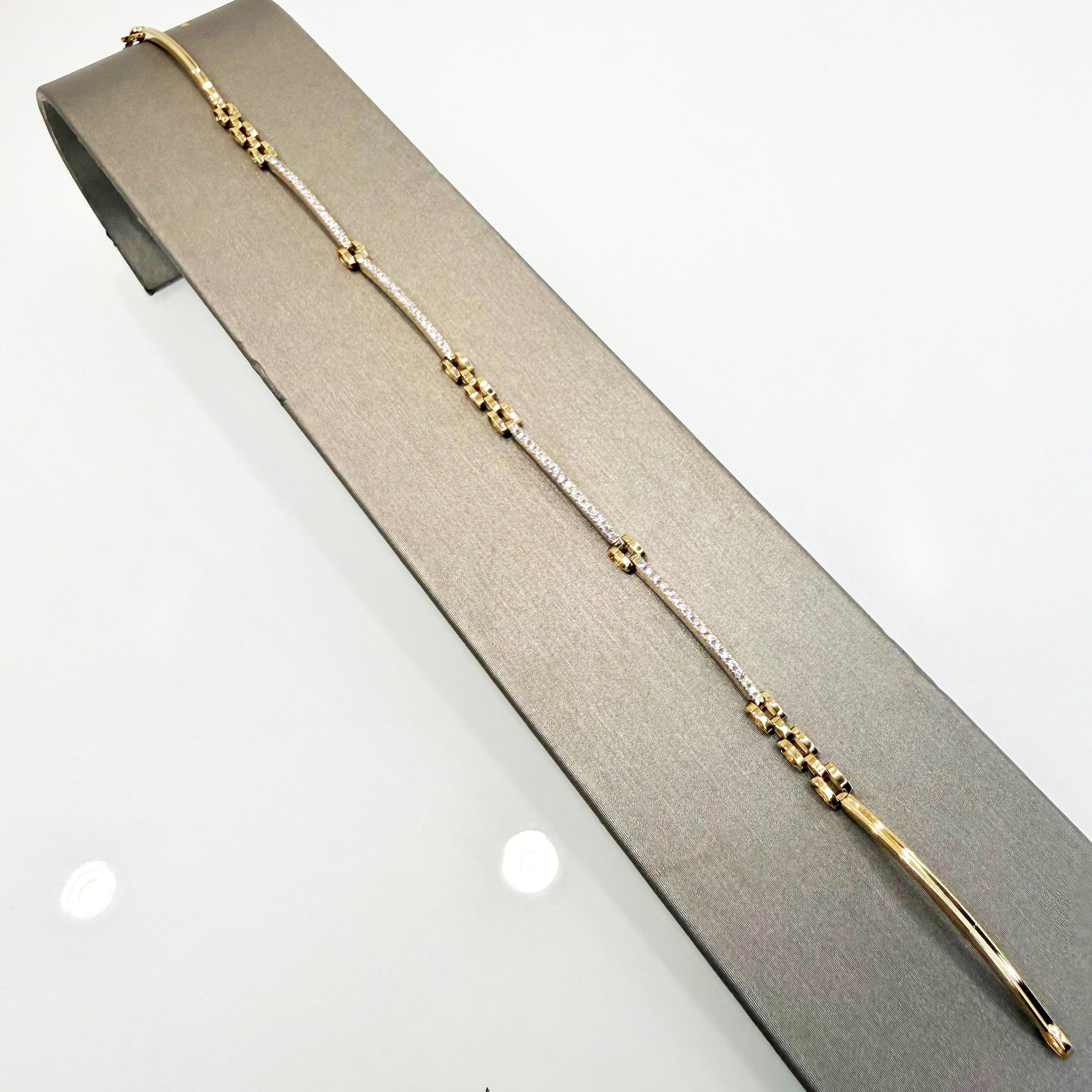 Bracciale semirigido con zirconi in oro giallo 18KT (750) – Made in Italy