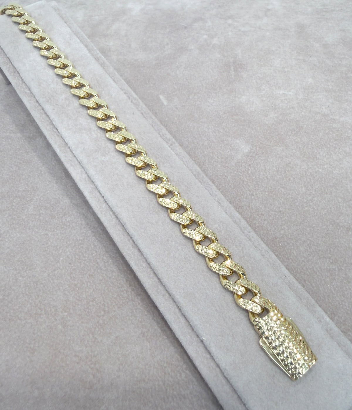 BRACCIALE GROUMETTE LAVORATA IN ORO GIALLO 18 KT (750)