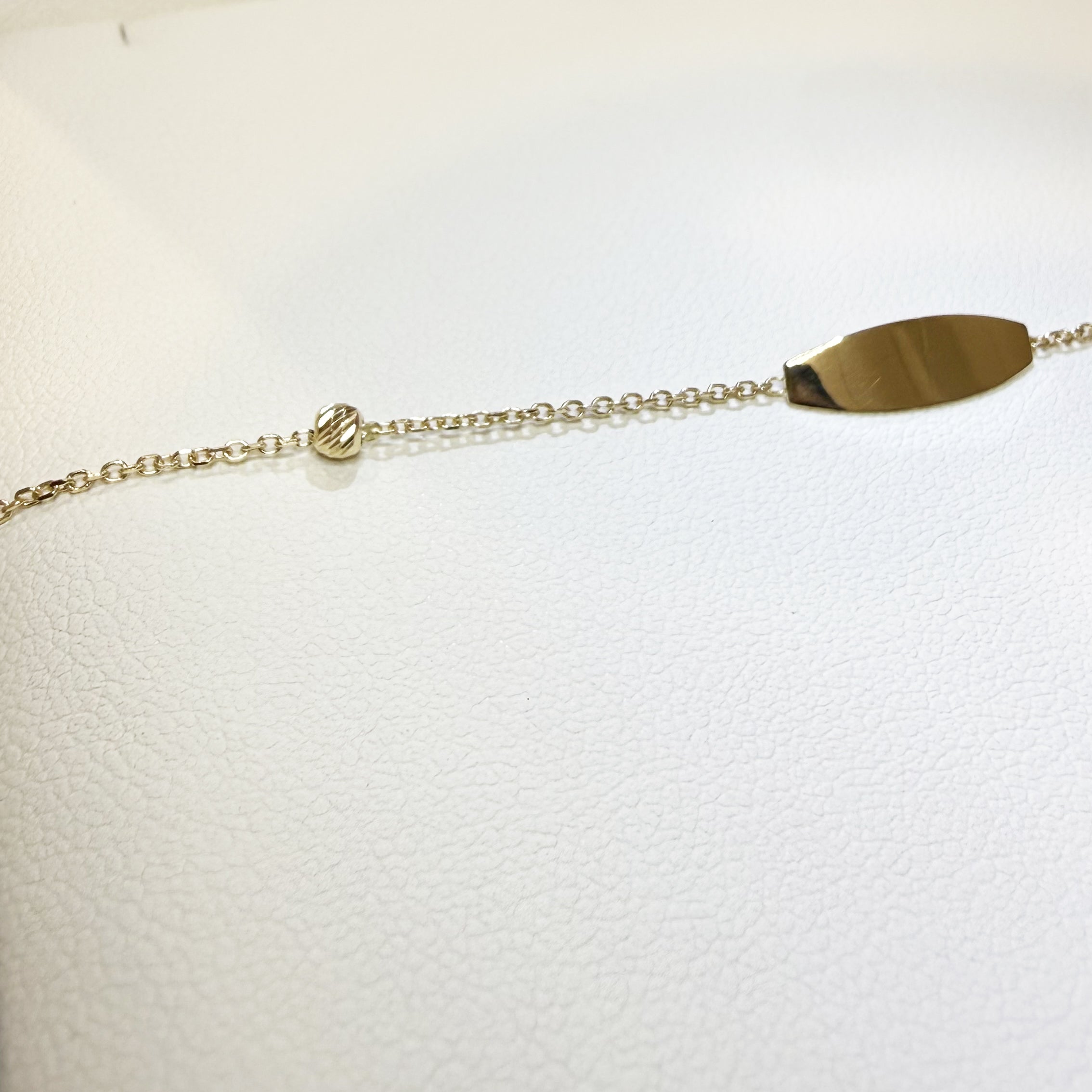 BRACCIALE BABY CON TARGHETTA E SFERETTE DIAMANTATE IN ORO GIALLO 18KT (750)