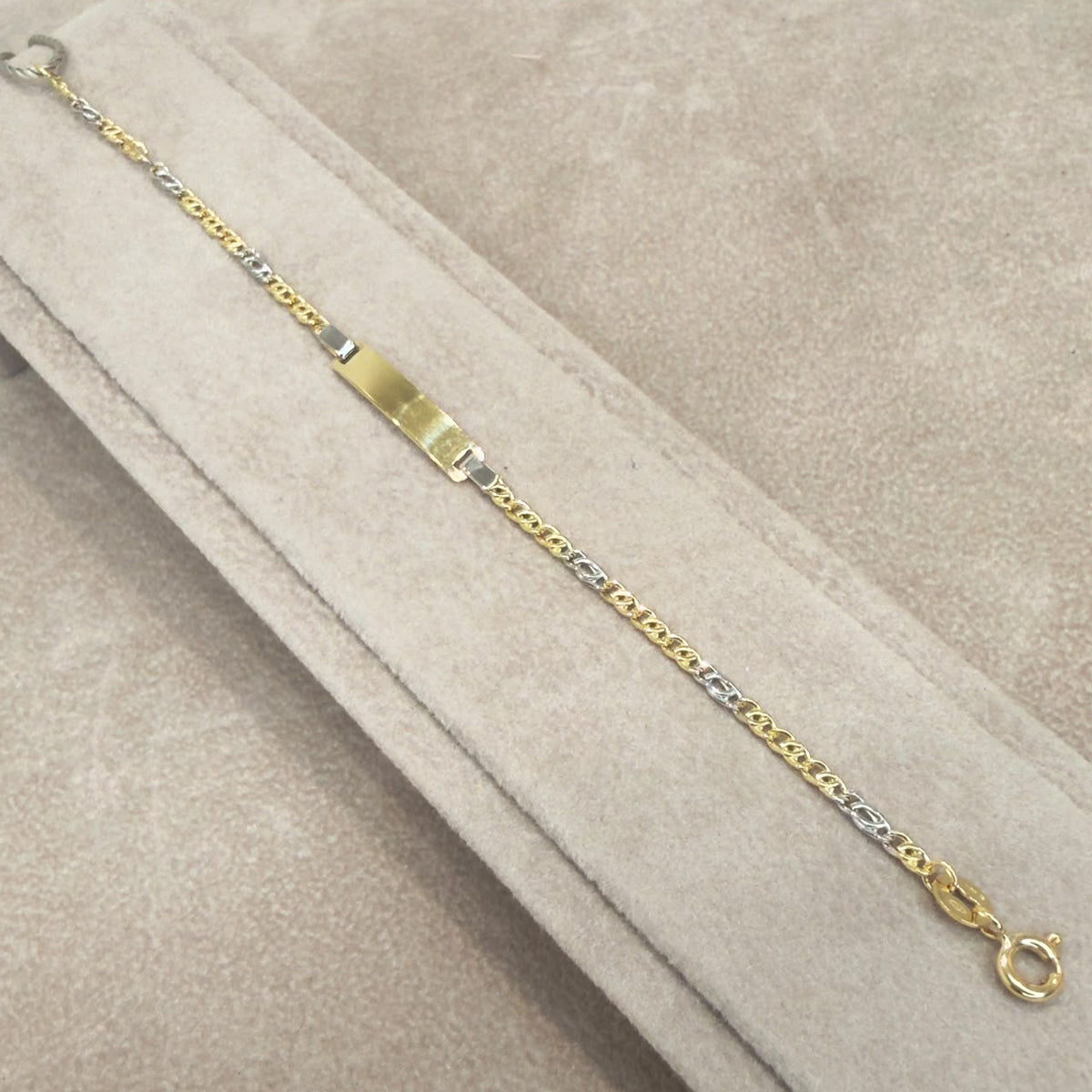 BRACCIALE BIMBO CON TARGHETTA IN ORO GIALLO E BIANCO 18 KT (750)