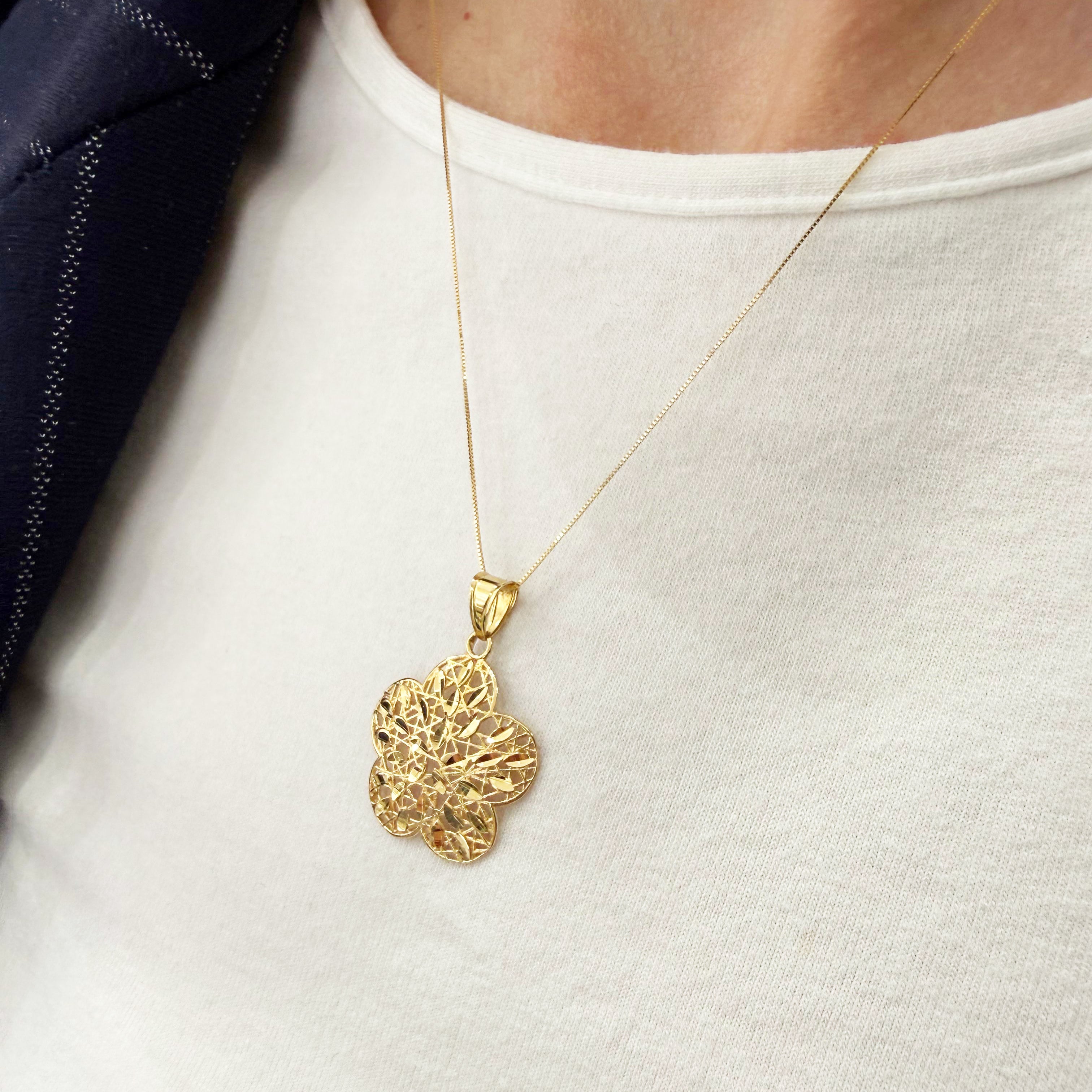 Collana con pendente fiore traforato a 5 petali in oro giallo 18KT (750) – Made in Italy
