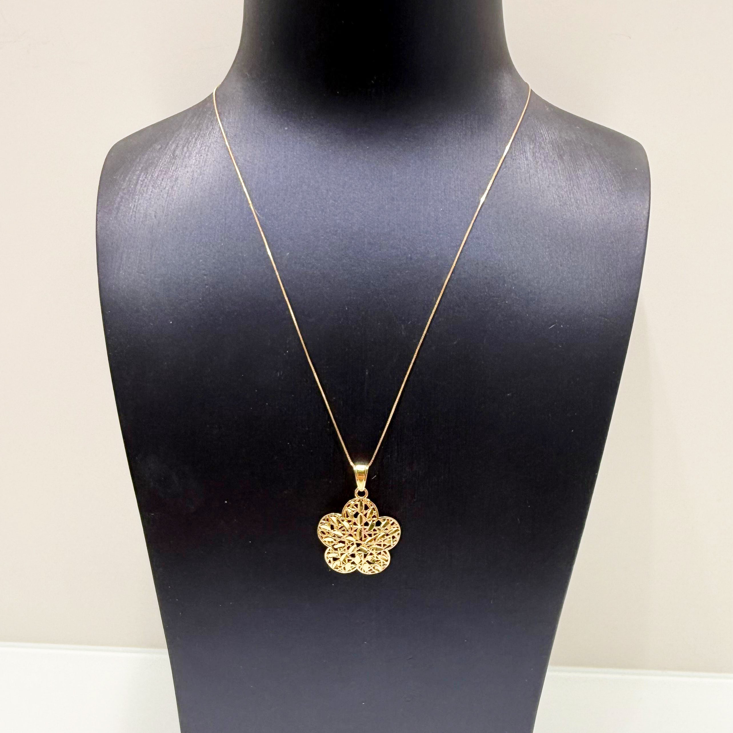 Collana con pendente fiore traforato a 5 petali in oro giallo 18KT (750) – Made in Italy
