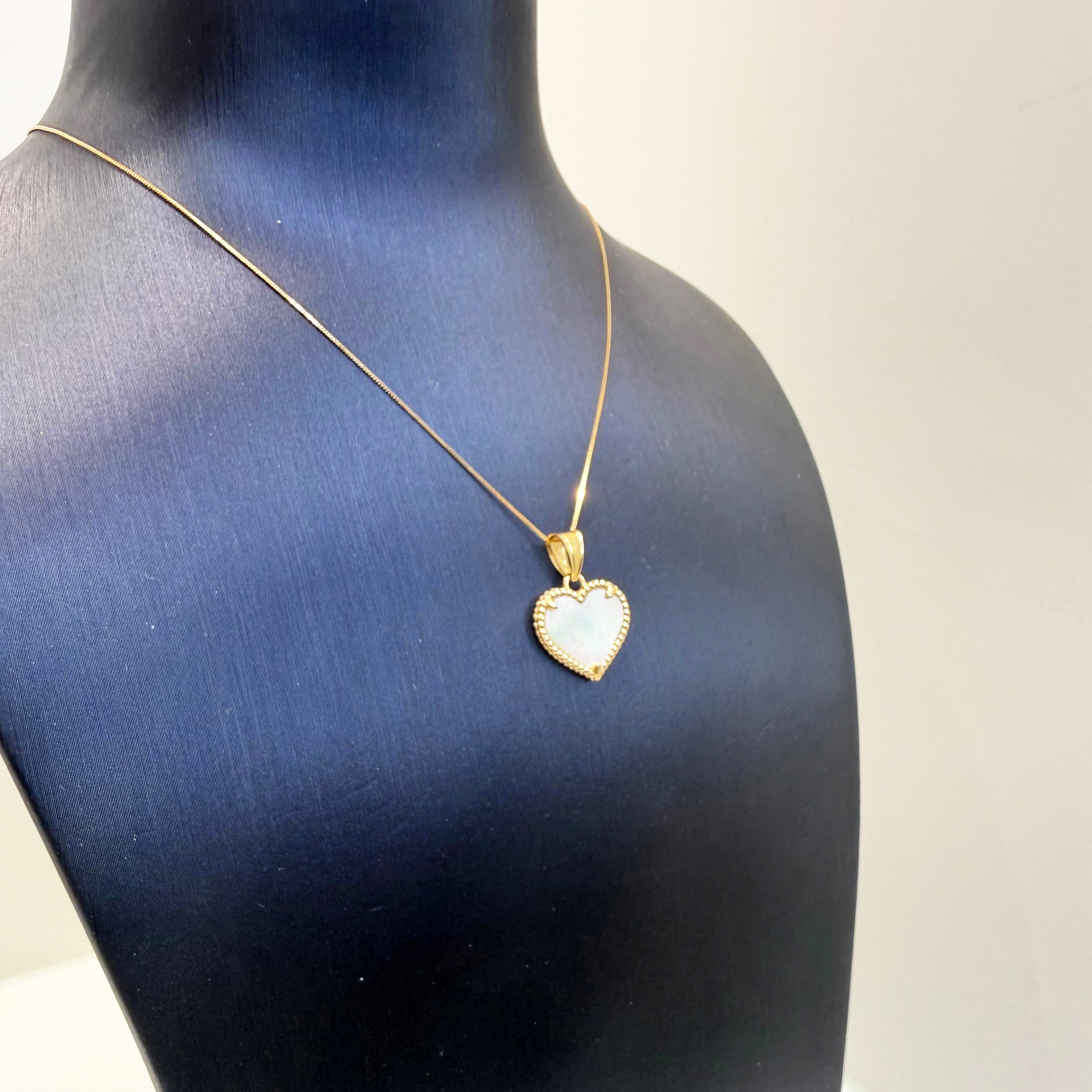 Collana con cuore in madreperla in oro giallo 18KT (750) – Made in Italy