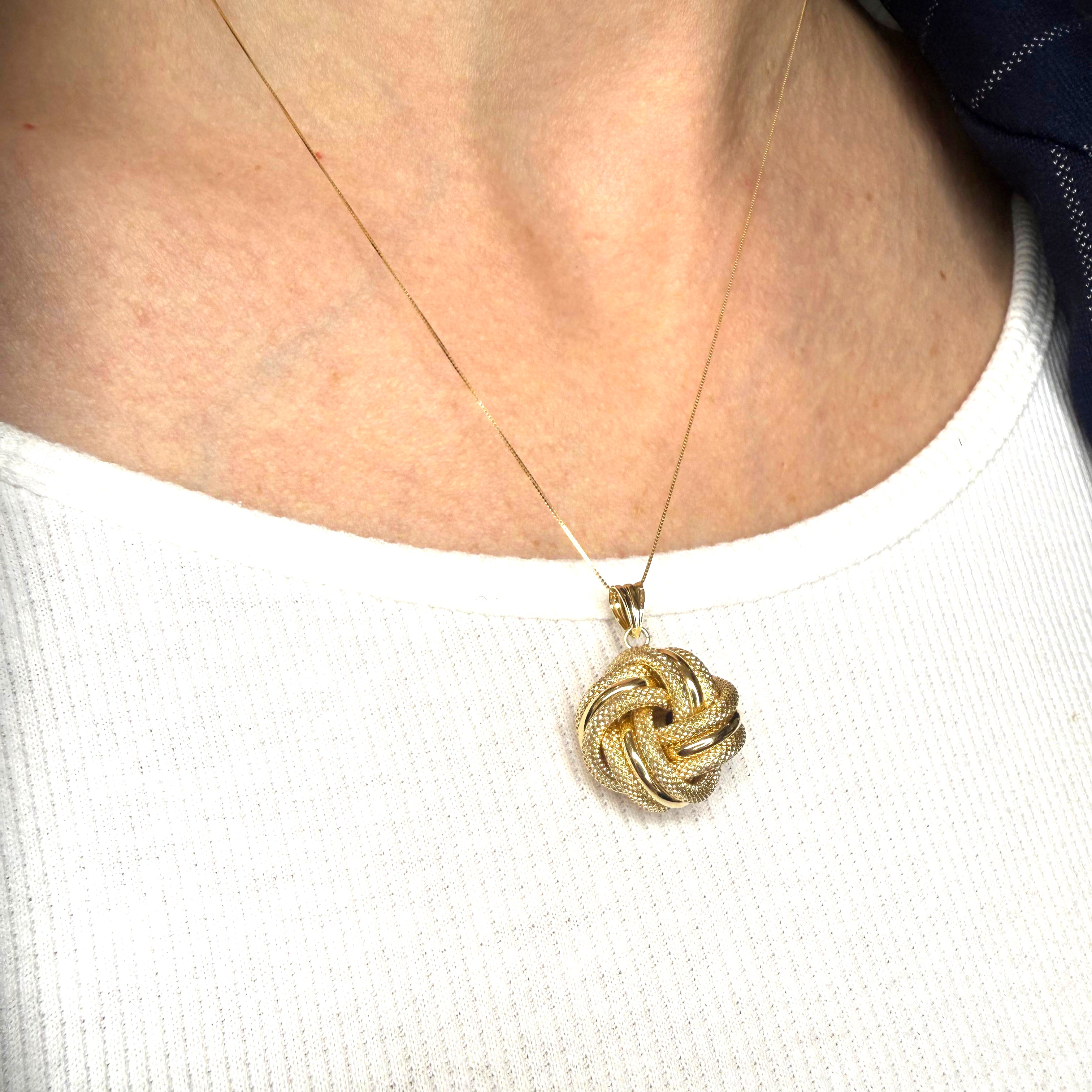 Collana con pendente nodo big in oro giallo 18KT (750) – Made in Italy