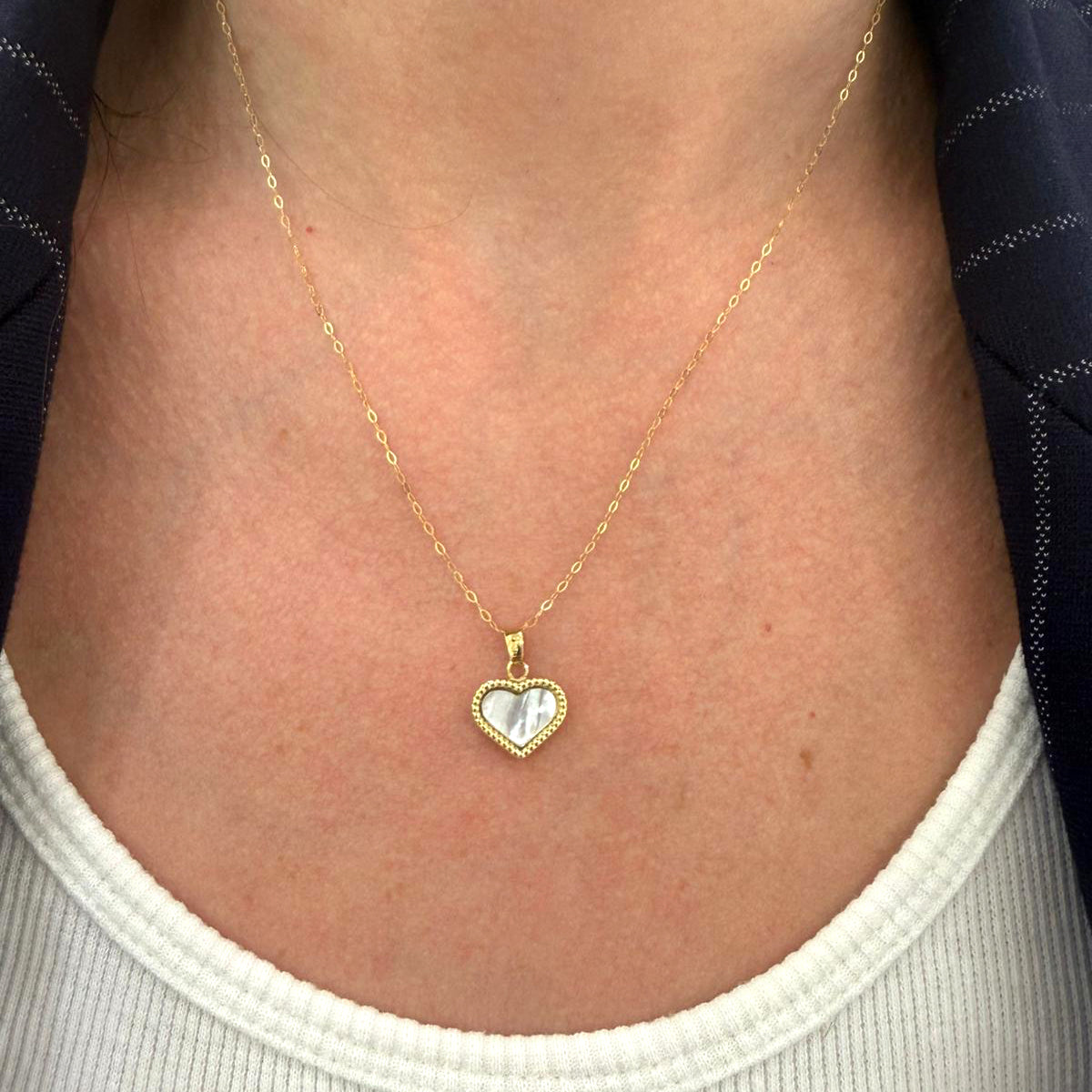 Collana con cuore in madreperla e oro giallo 18KT (750)