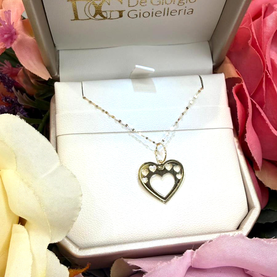 Collana con cuore traforato e cuoricini in oro giallo 18 KT (750)