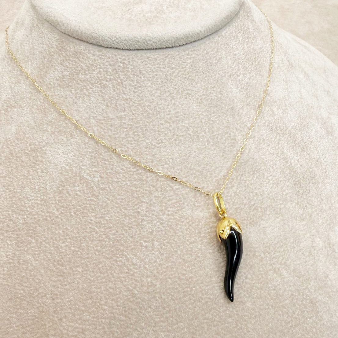 Collana con Cornetto Nero in Oro Giallo 18 KT