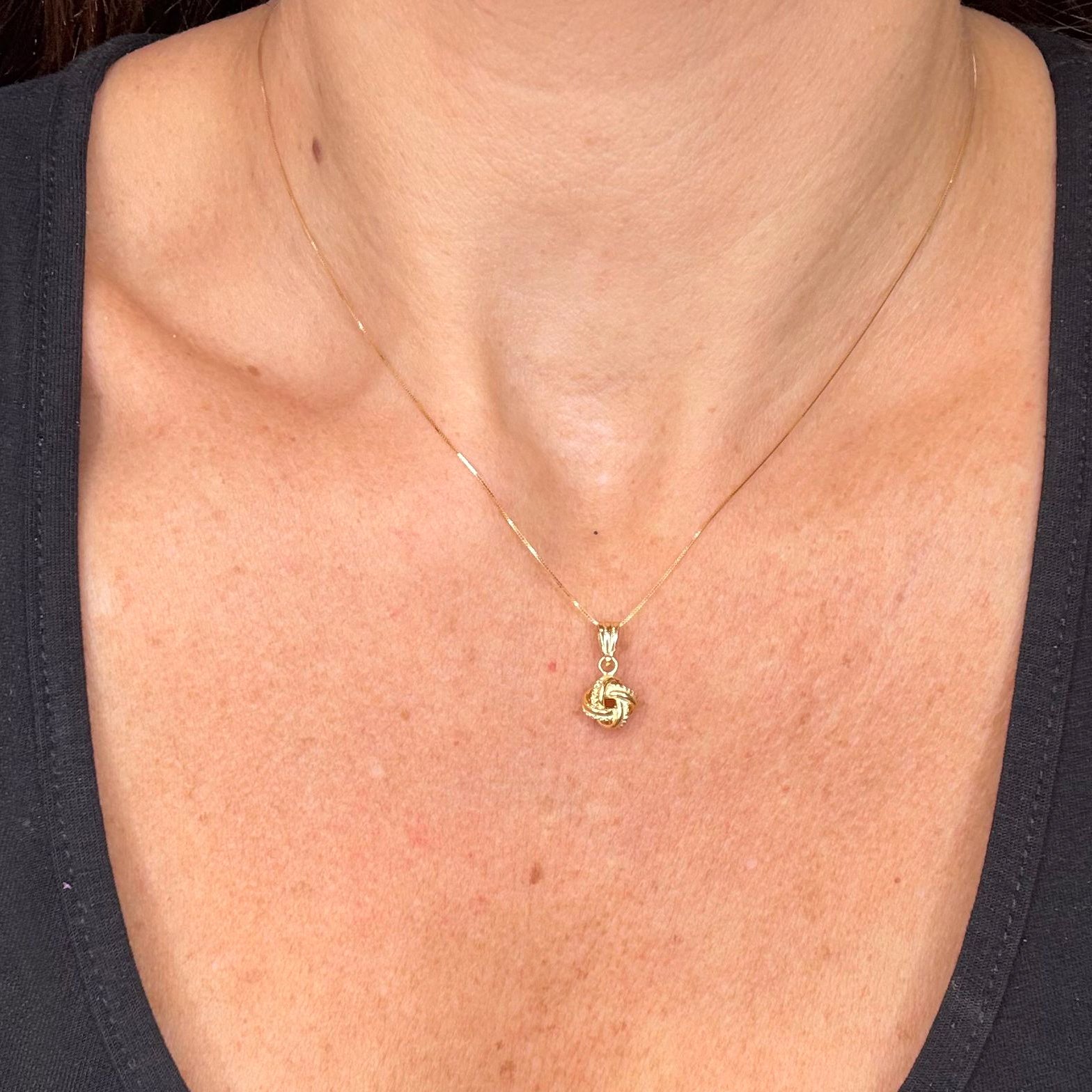 Collana con Ciondolo Nodo in Oro Giallo 18 KT