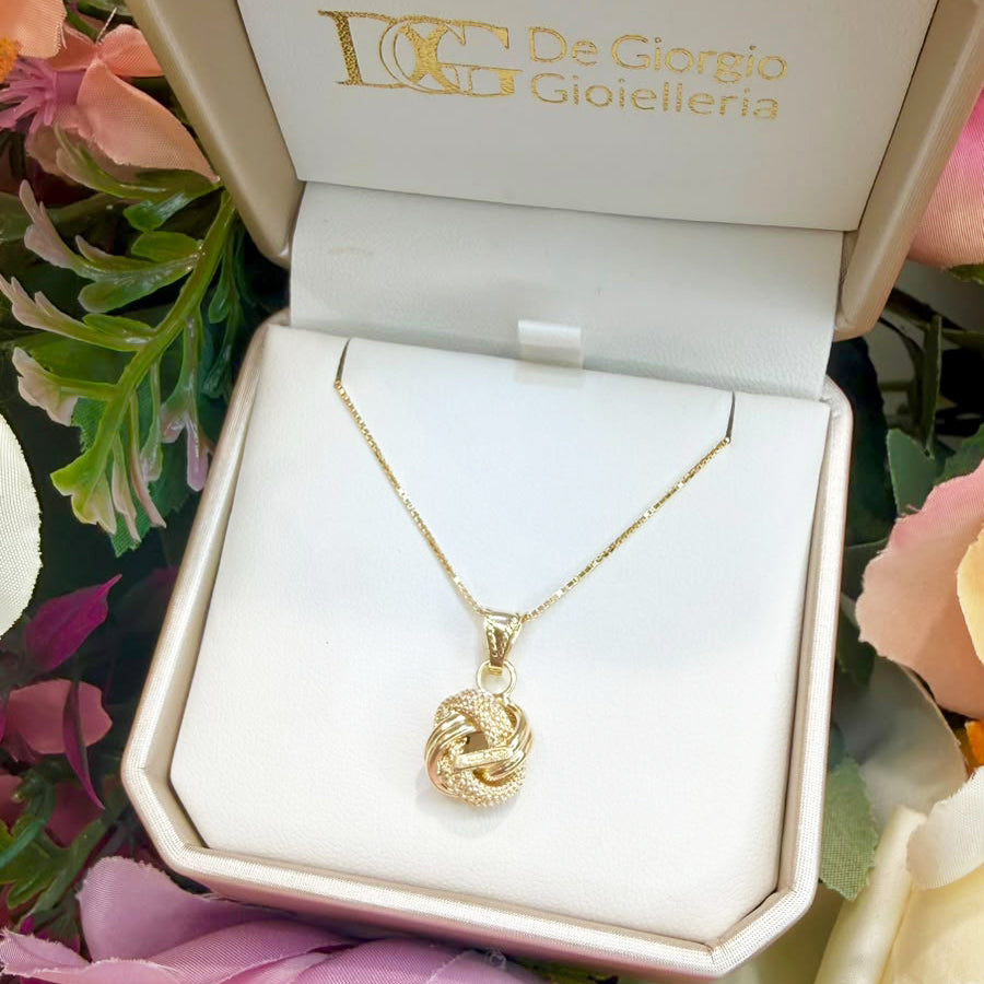 COLLANA CON PENDENTE NODO INTRECCIATO IN ORO GIALLO 18 KT