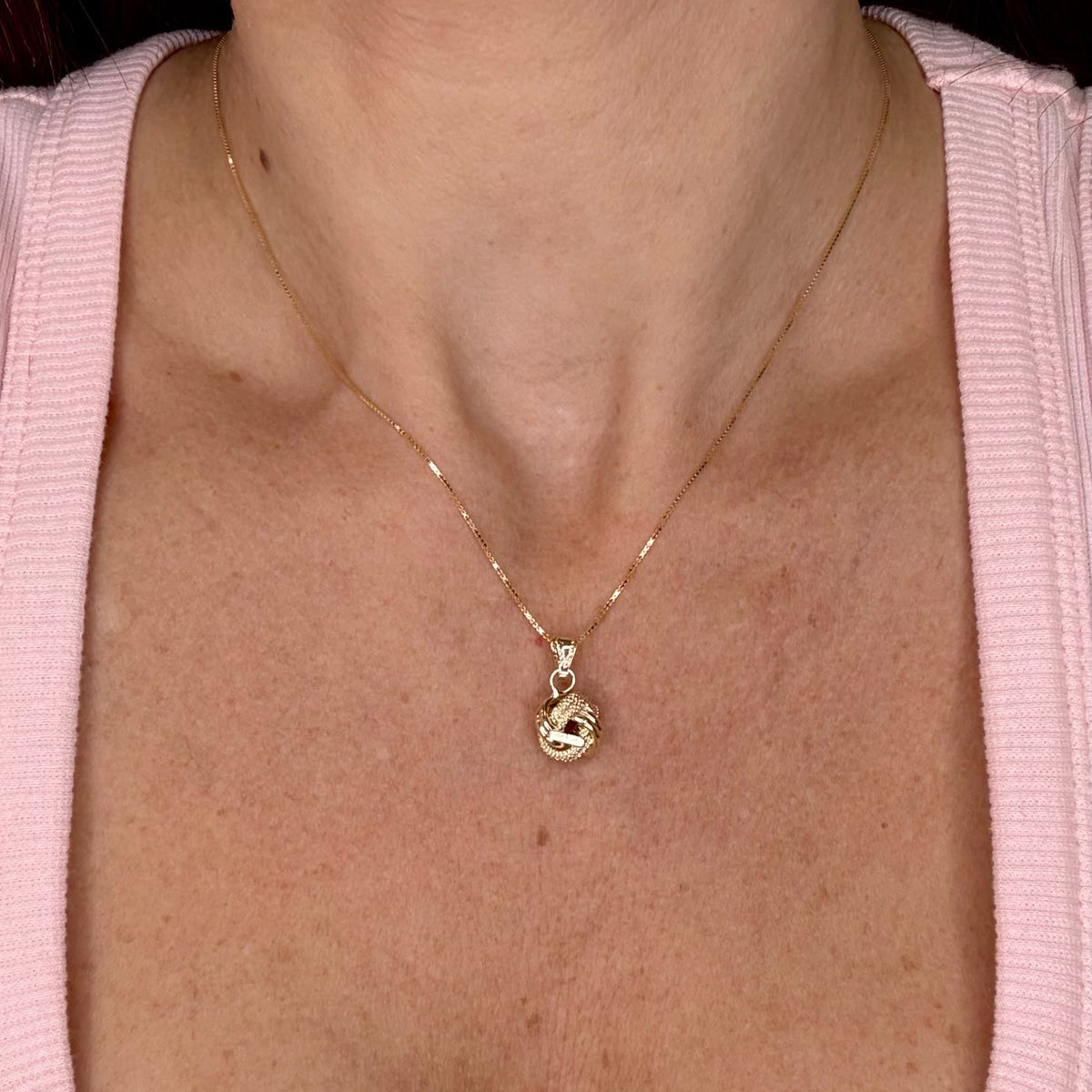 COLLANA CON PENDENTE NODO INTRECCIATO IN ORO GIALLO 18 KT